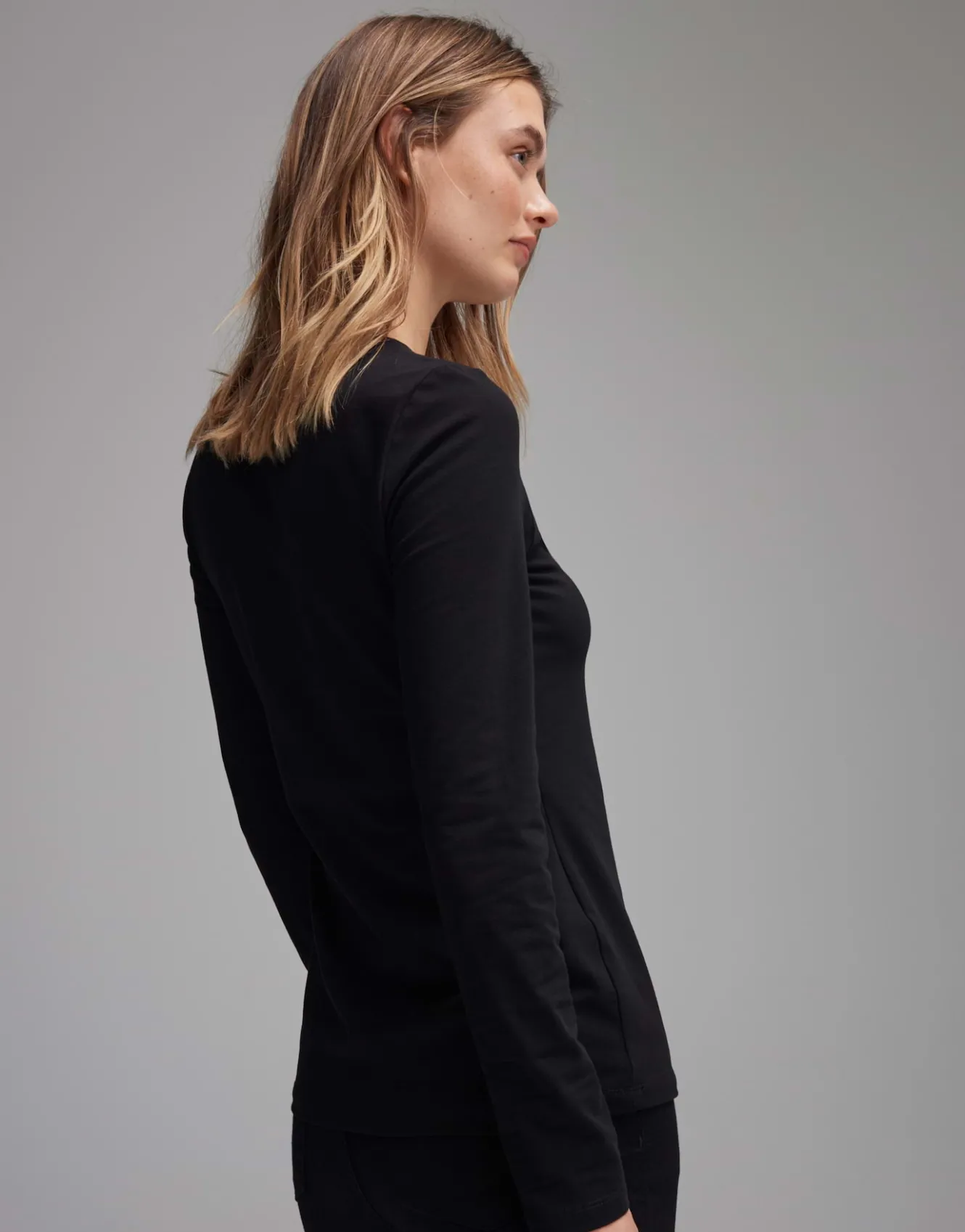 basicshirt_smilla_schwarz_online_bestellen_2.webp OPUS Basicshirt Smilla Schwarz Online Bestellen^Damen Basics | Shirts