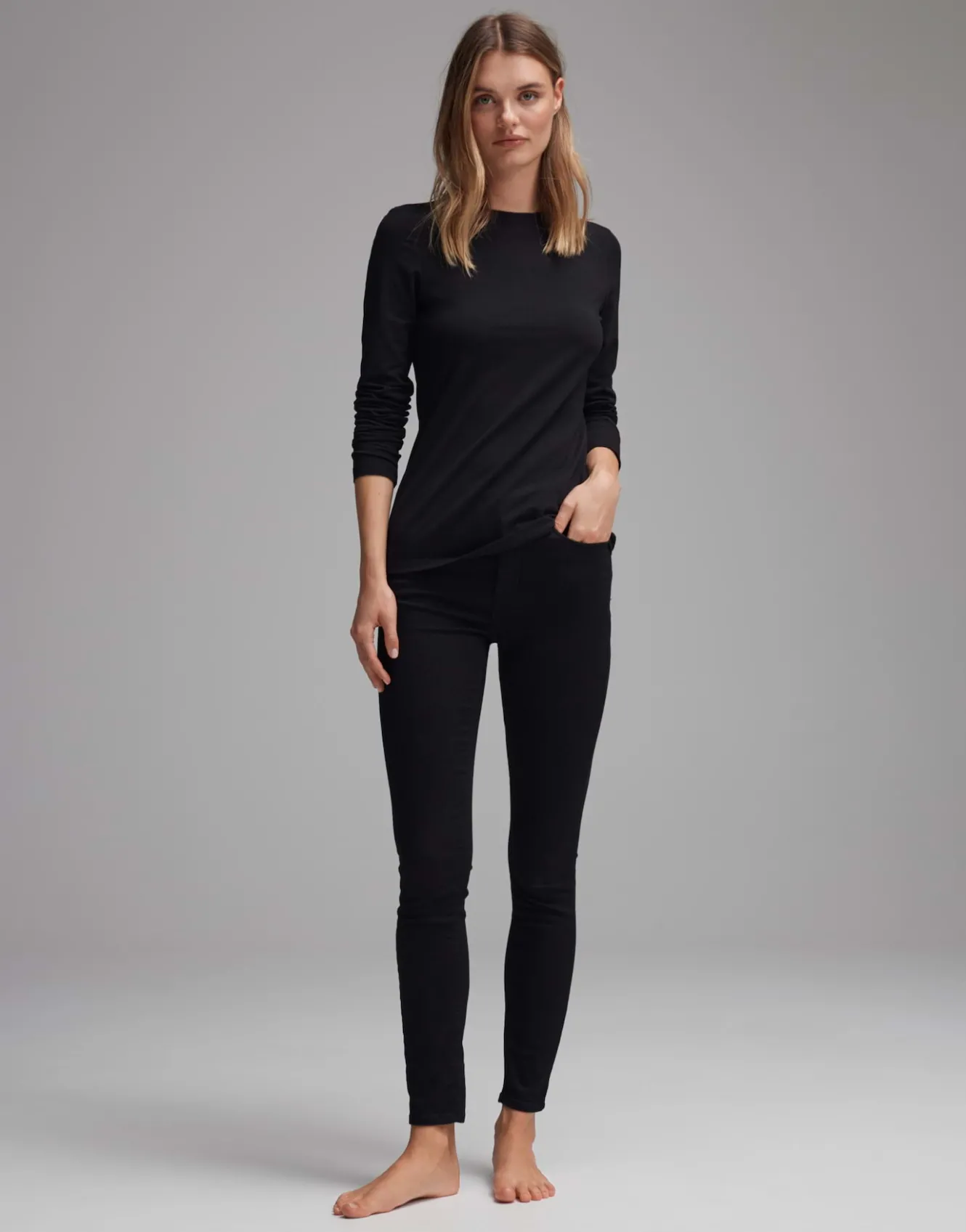 basicshirt_smilla_schwarz_online_bestellen_4.webp OPUS Basicshirt Smilla Schwarz Online Bestellen^Damen Basics | Shirts