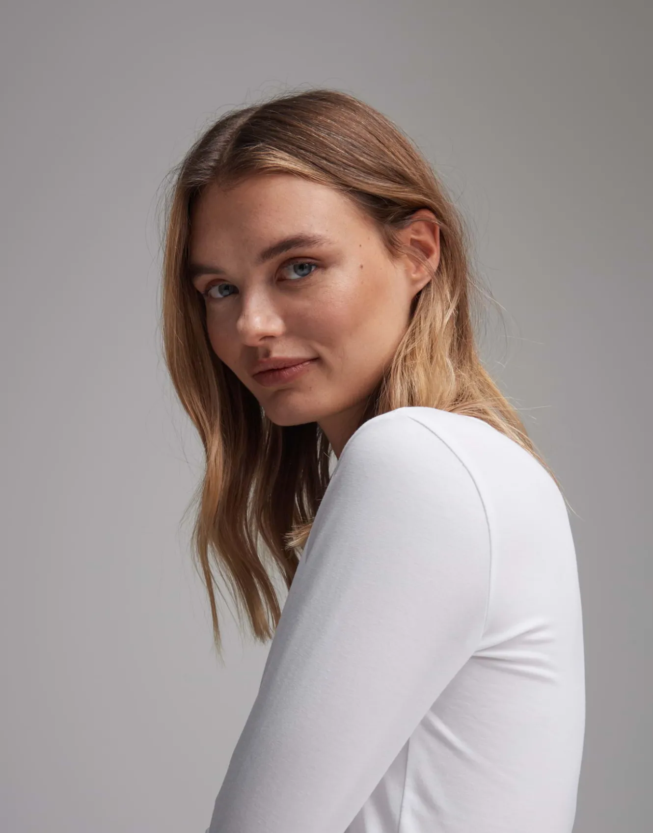 basicshirt_smilla_wei_online_bestellen_4-1.webp OPUS Basicshirt Smilla Weiß Online Bestellen^Damen Basics | Shirts
