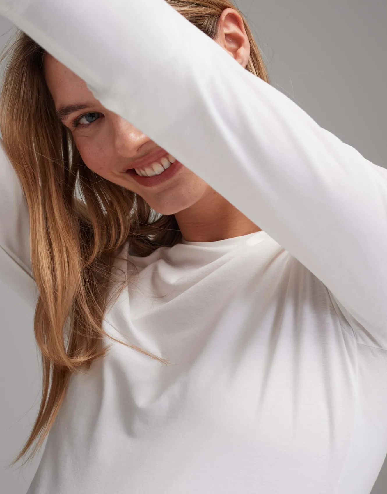 basicshirt_smilla_wei_online_bestellen_4.webp OPUS Basicshirt Smilla Weiß Online Bestellen^Damen Basics | Shirts