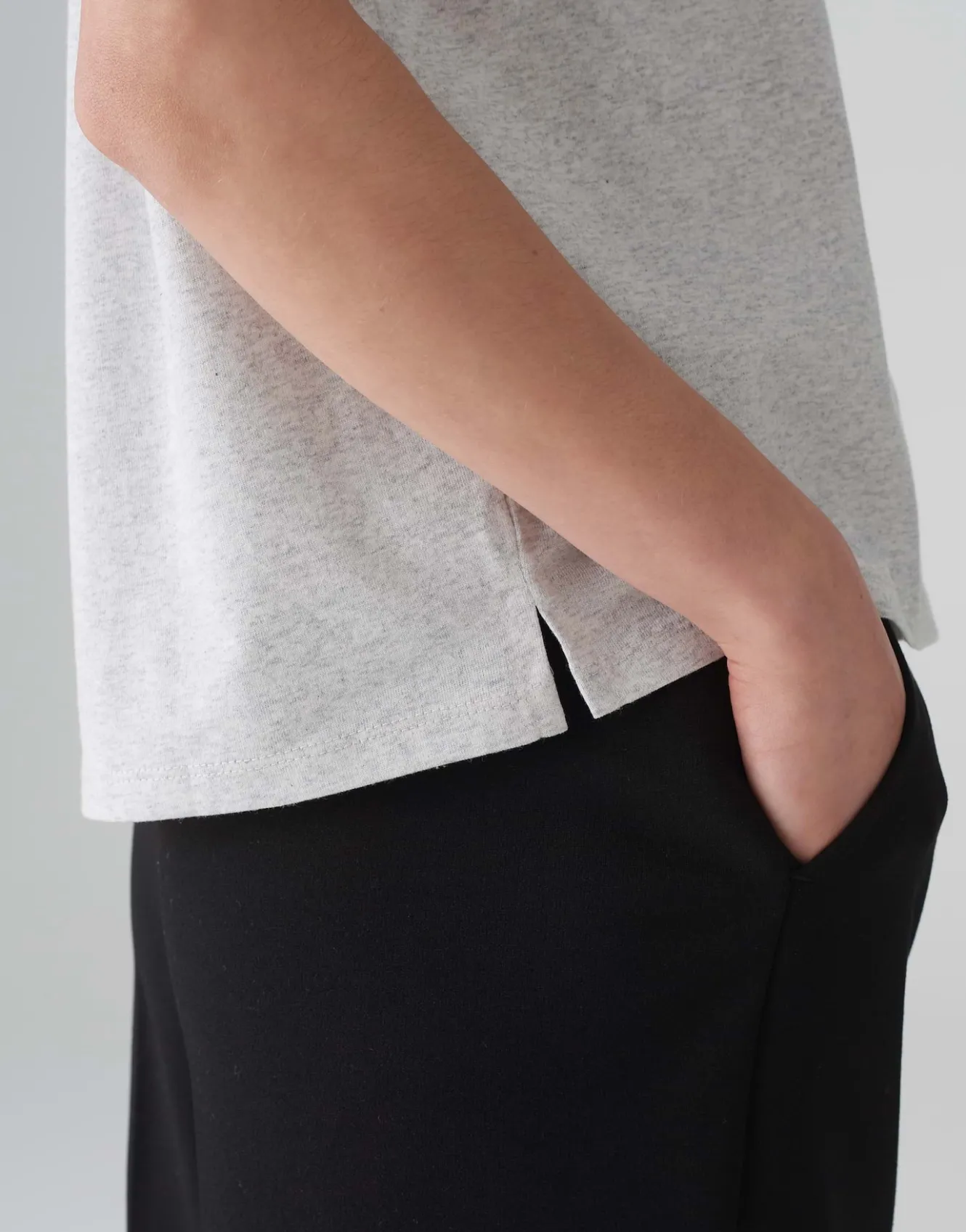 basicshirt_sonzi_grau_online_bestellen_4.webp OPUS Basicshirt Sonzi Grau Online Bestellen^Damen Basics | Shirts