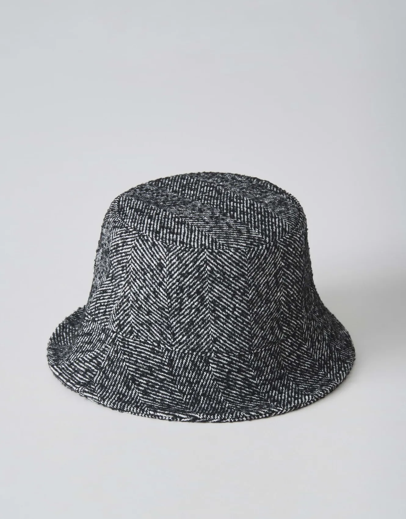 bucket_hat_awerpa_hat_schwarz_online_bestellen_5.webp OPUS Bucket Hat Awerpa Hat Schwarz Online Bestellen^Damen Accessoires