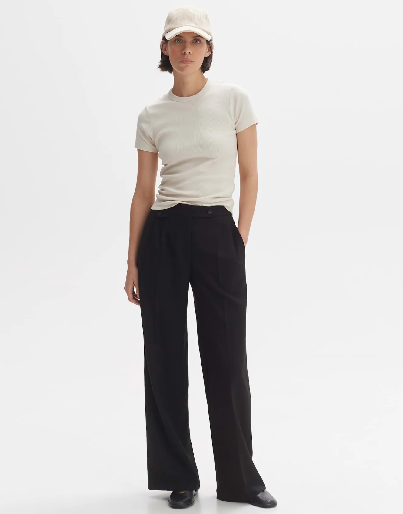 bundfaltenhose_marzena_asymmetric_schwarz_online_bestellen_0.webp OPUS Bundfaltenhose Marzena Asymmetric Schwarz Online Bestellen^Damen Hosen