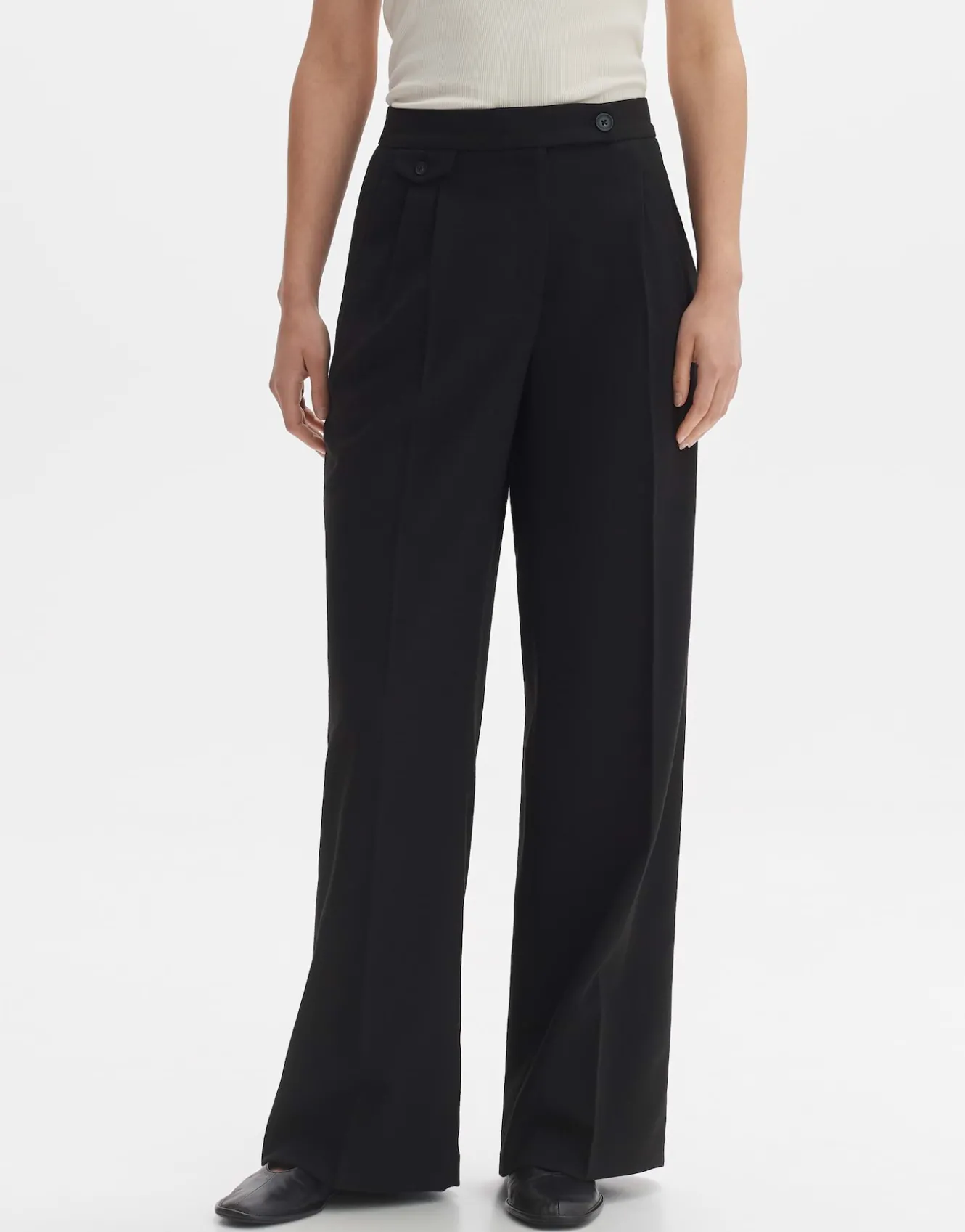 bundfaltenhose_marzena_asymmetric_schwarz_online_bestellen_1.webp OPUS Bundfaltenhose Marzena Asymmetric Schwarz Online Bestellen^Damen Hosen