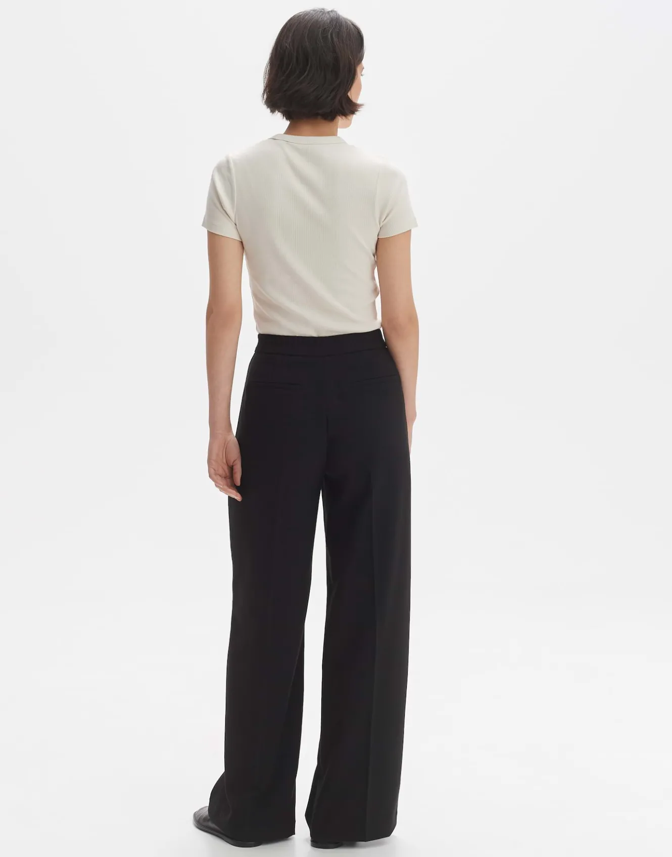 bundfaltenhose_marzena_asymmetric_schwarz_online_bestellen_3.webp OPUS Bundfaltenhose Marzena Asymmetric Schwarz Online Bestellen^Damen Hosen
