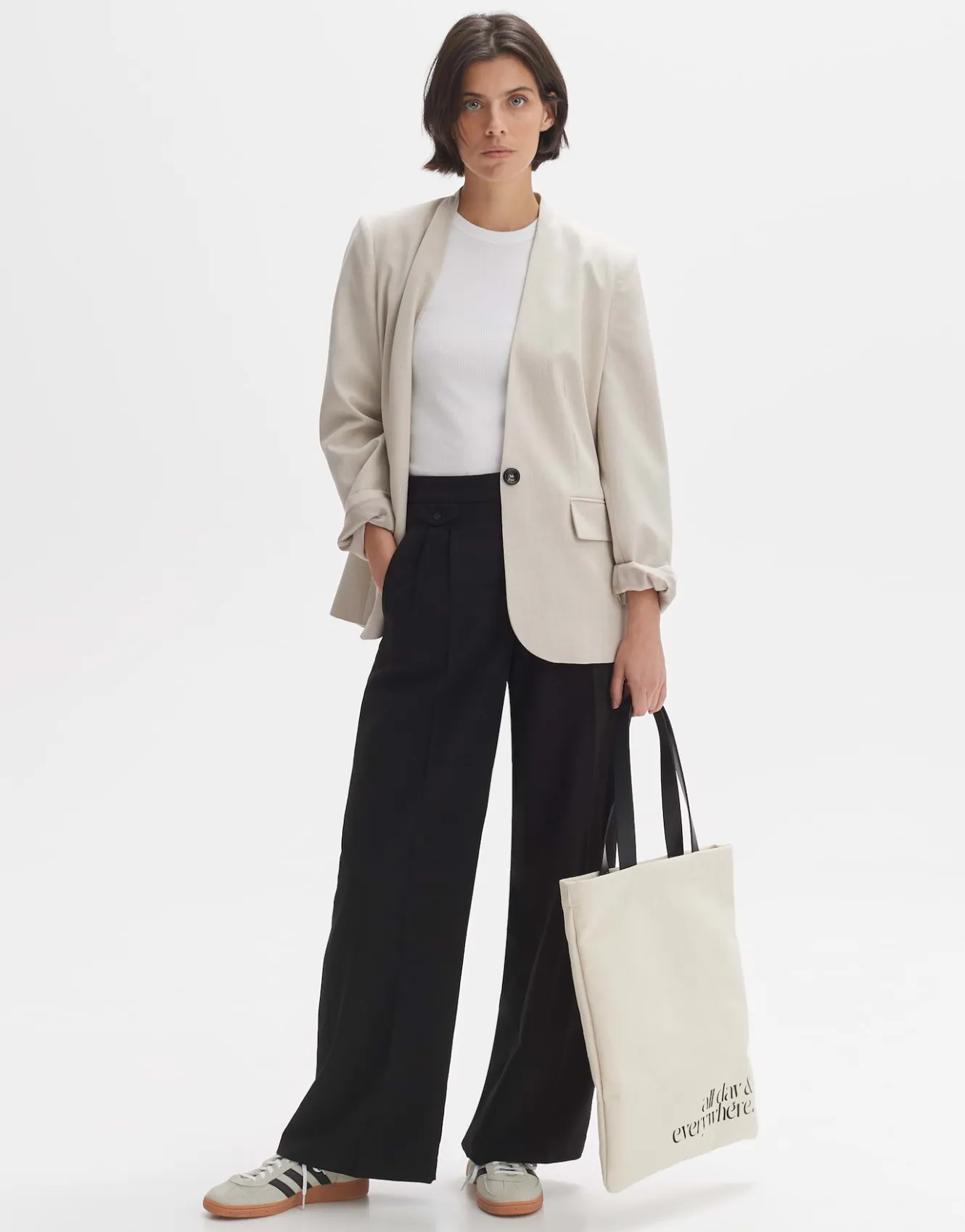 bundfaltenhose_marzena_asymmetric_schwarz_online_bestellen_7.webp OPUS Bundfaltenhose Marzena Asymmetric Schwarz Online Bestellen^Damen Hosen