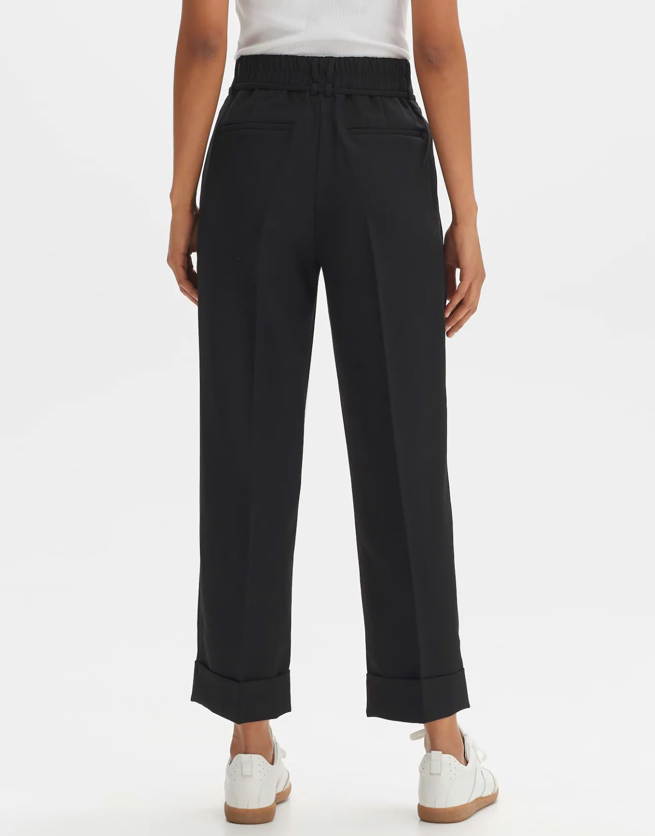 bundfaltenhose_meeri_schwarz_online_bestellen_2.webp OPUS Bundfaltenhose Meeri Schwarz Online Bestellen^Damen Hosen