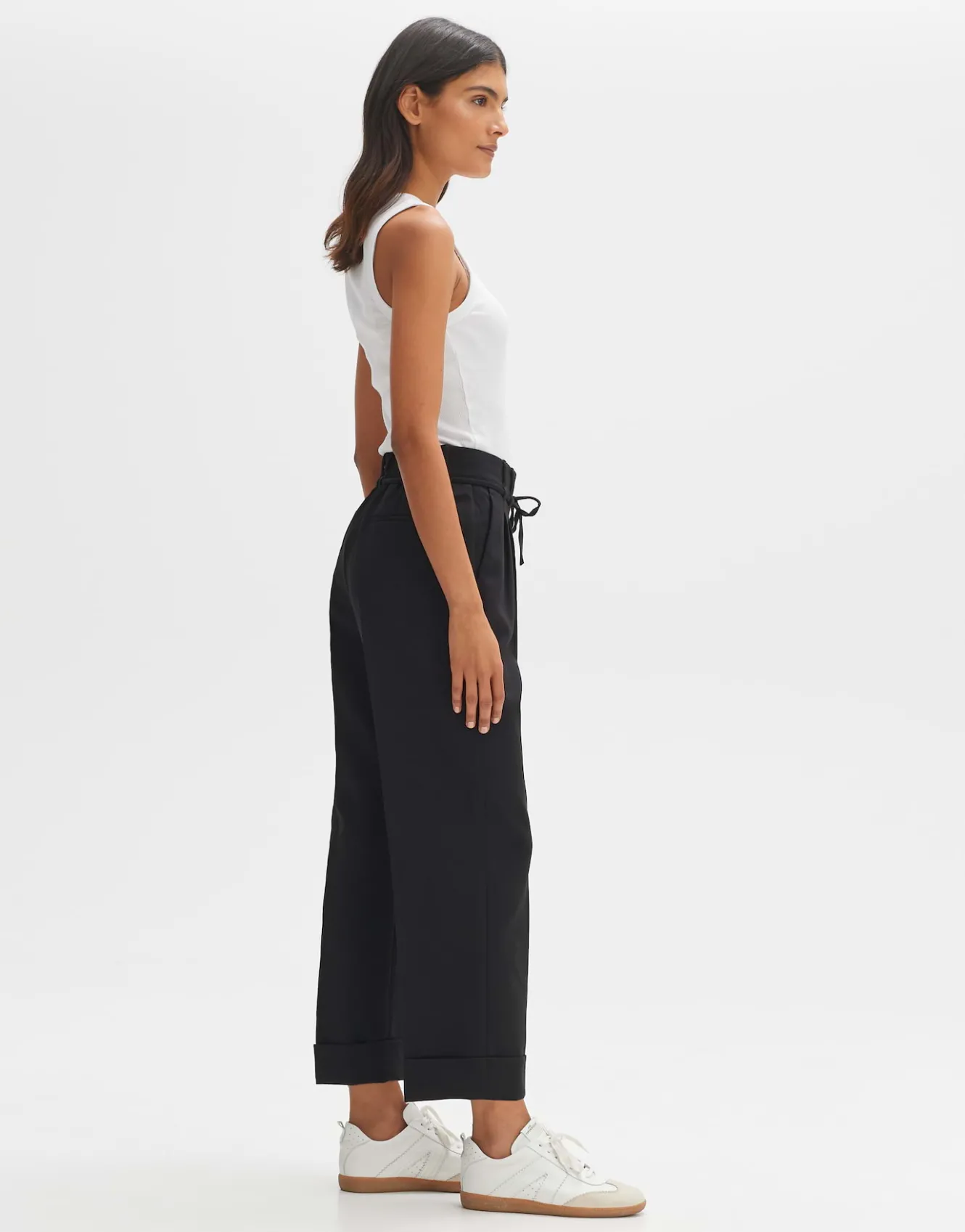 bundfaltenhose_meeri_schwarz_online_bestellen_3.webp OPUS Bundfaltenhose Meeri Schwarz Online Bestellen^Damen Hosen
