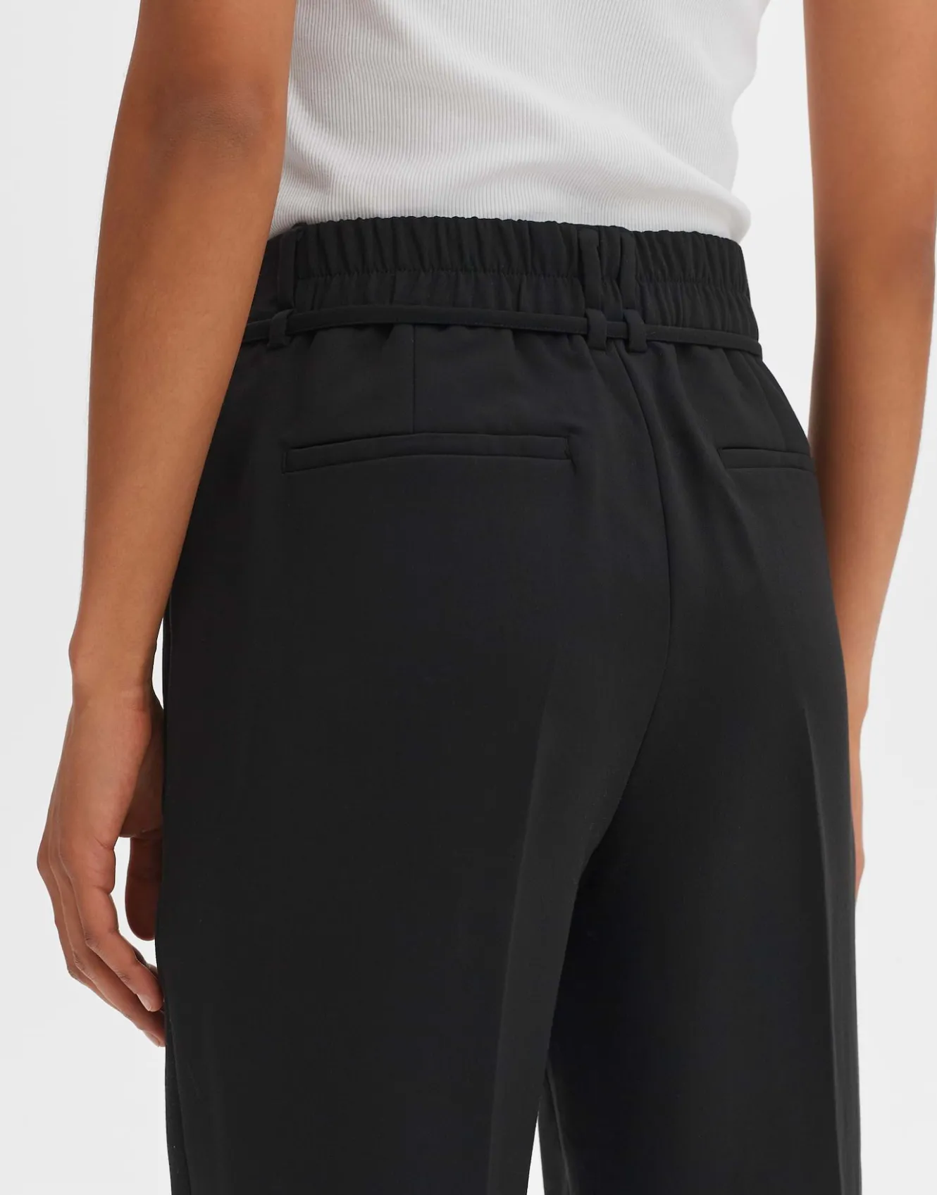 bundfaltenhose_meeri_schwarz_online_bestellen_4.webp OPUS Bundfaltenhose Meeri Schwarz Online Bestellen^Damen Hosen