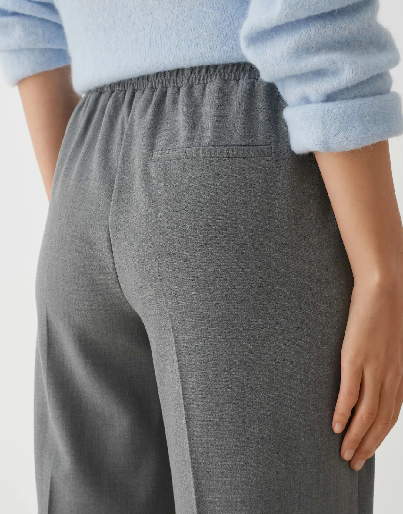 bundfaltenhose_mutasi_grau_online_bestellen_4.webp OPUS Bundfaltenhose Mutasi Grau Online Bestellen^Damen Hosen
