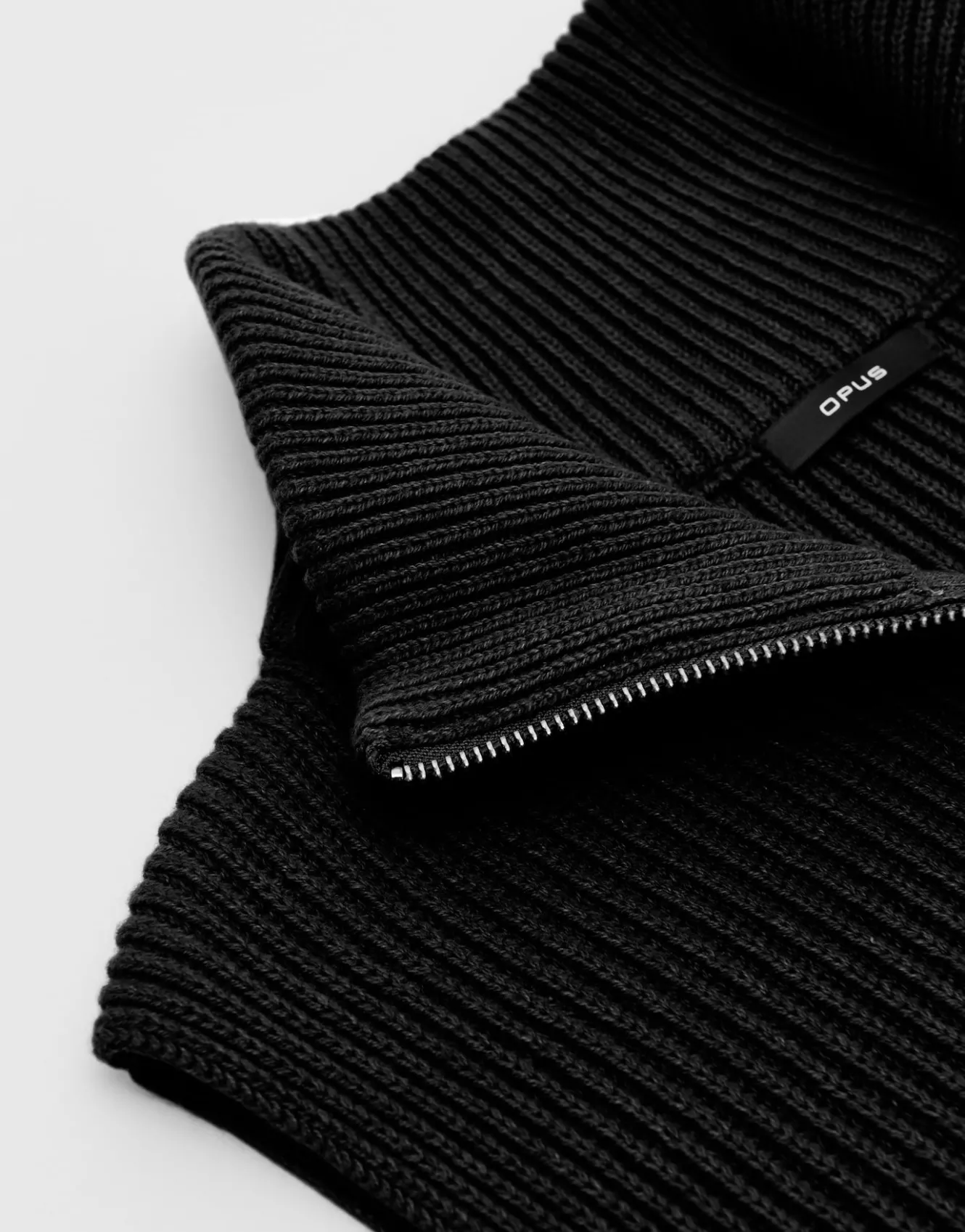 cape_abibo_cape_schwarz_online_bestellen_9.webp OPUS Cape Abibo Cape Schwarz Online Bestellen^Damen Strick | Accessoires