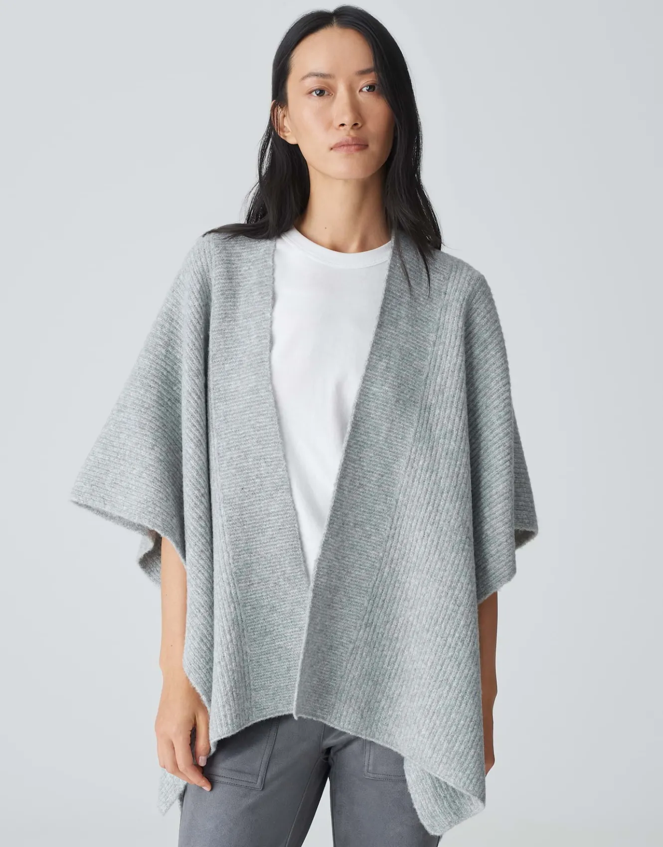 cape_ablanki_cape_grau_online_bestellen_1.webp OPUS Cape Ablanki Cape Grau Online Bestellen^Damen Strick | Accessoires