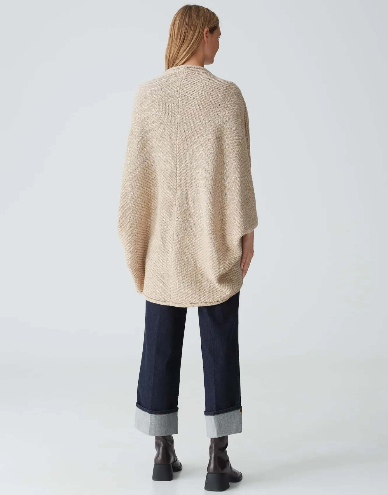 cape_amaryllis_waffle_beige_online_bestellen_2.webp OPUS Cape Amaryllis Waffle Beige Online Bestellen^Damen Strick | Accessoires