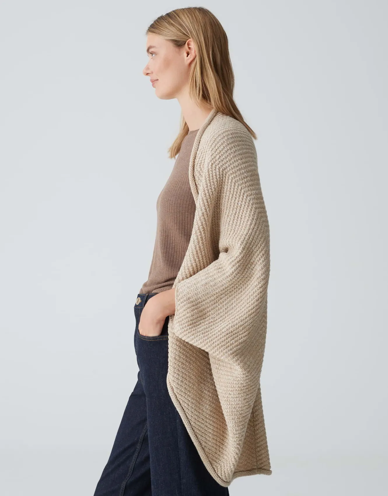 cape_amaryllis_waffle_beige_online_bestellen_3.webp OPUS Cape Amaryllis Waffle Beige Online Bestellen^Damen Strick | Accessoires