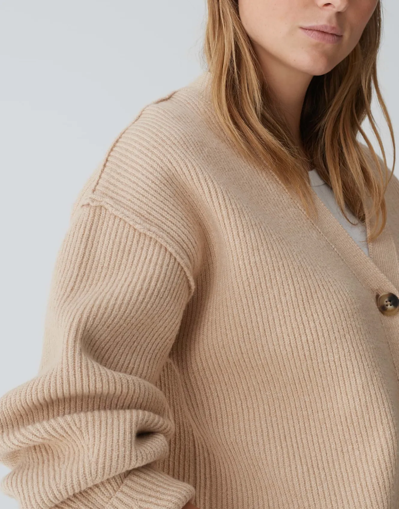 cardigan_dautuma_beige_online_bestellen_3.webp OPUS Cardigan Dautuma Beige Online Bestellen^Damen Strick