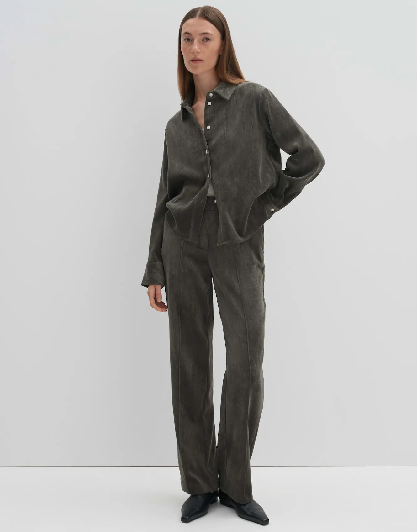 cordbluse_zortney_detail_grn_online_bestellen_0.webp OPUS Cordbluse Zortney Detail Grün Online Bestellen^Damen Blusen
