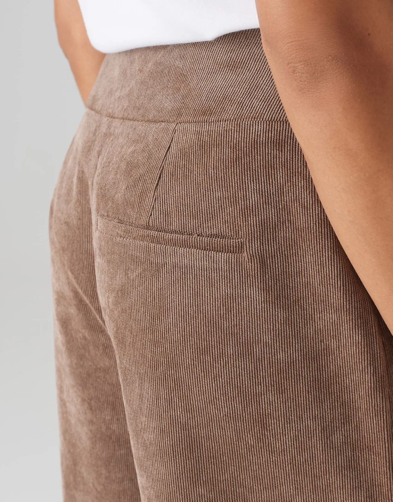 cordhose_misha_babycord_braun_online_bestellen_4.webp OPUS Cordhose Misha Babycord Braun Online Bestellen^Damen Hosen