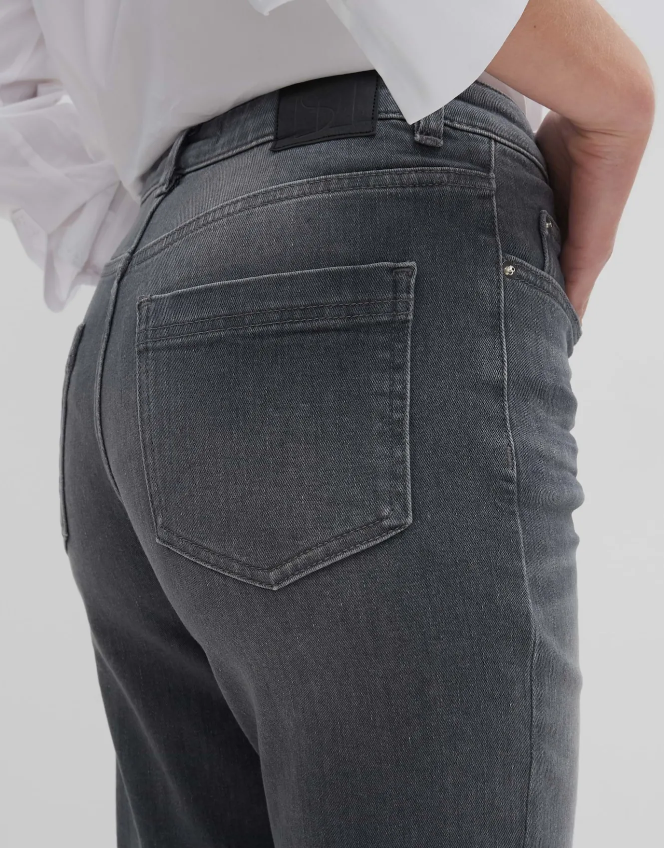 cropped_relaxed_jeans_corah_iconic_grau_online_bestellen_4.webp OPUS Cropped Relaxed Jeans Corah Iconic Grau Online Bestellen^Damen Jeans