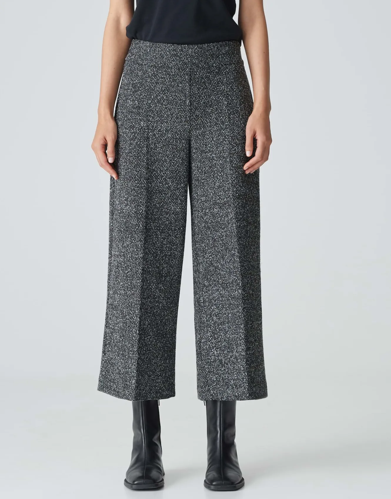 culotte_misha_boucle_schwarz_online_bestellen_1.webp OPUS Culotte Misha Boucle Schwarz Online Bestellen^Damen Hosen