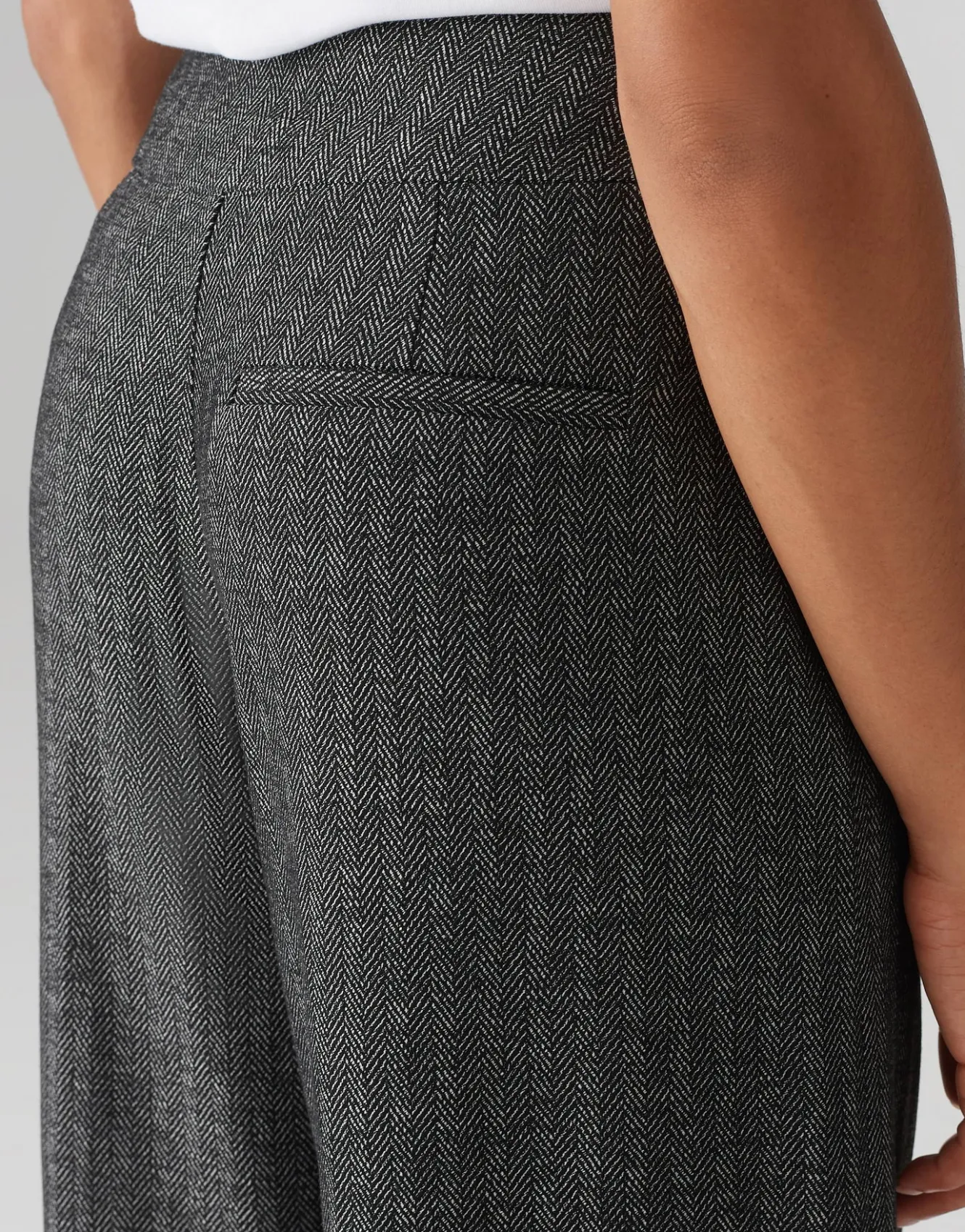 culotte_misha_tradition_schwarz_online_bestellen_4.webp OPUS Culotte Misha Tradition Schwarz Online Bestellen^Damen Hosen