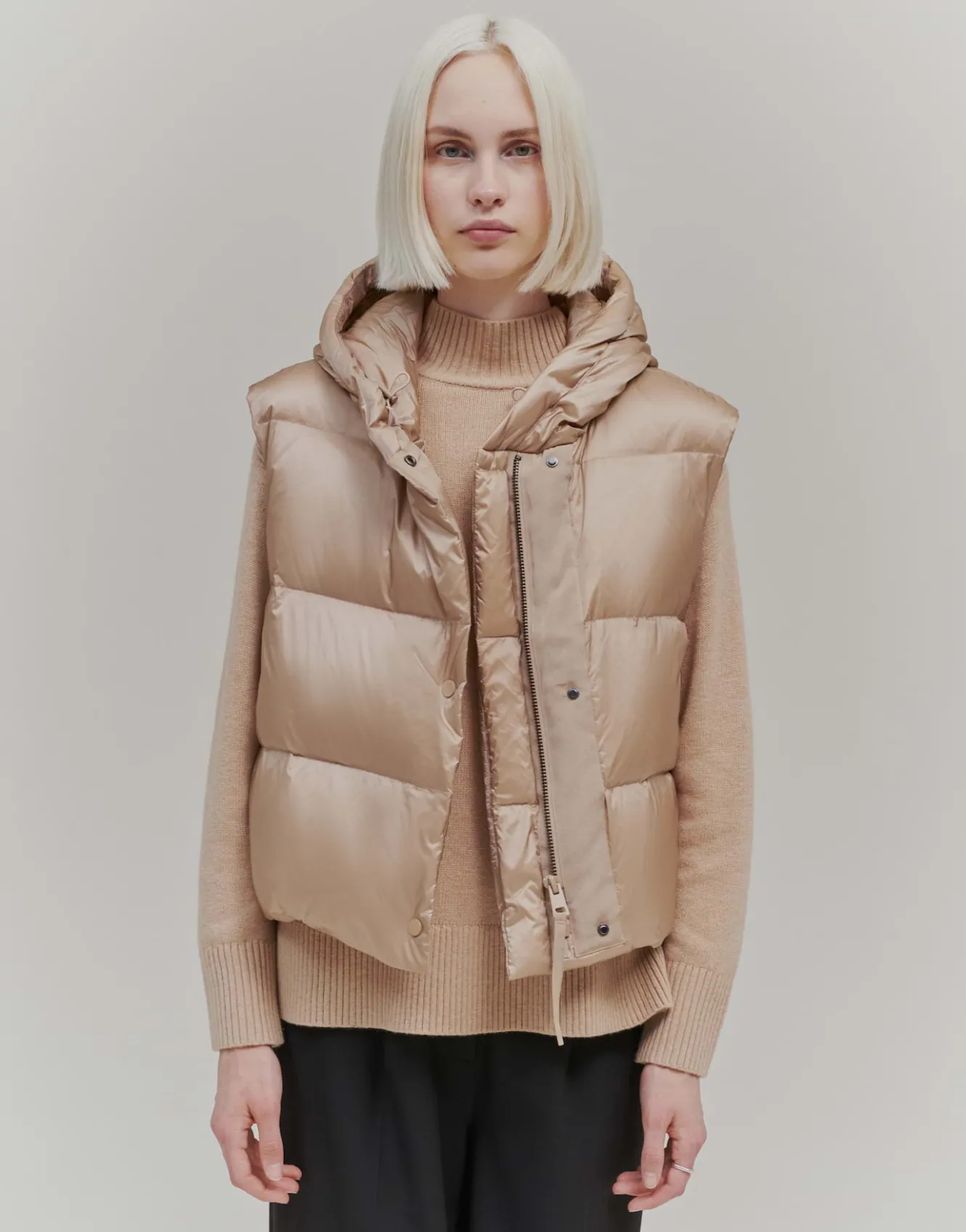 daunenweste_vausti_beige_online_bestellen_1.webp OPUS Daunenweste Vausti Beige Online Bestellen^Damen Jacken / Mäntel | Blazer / Westen
