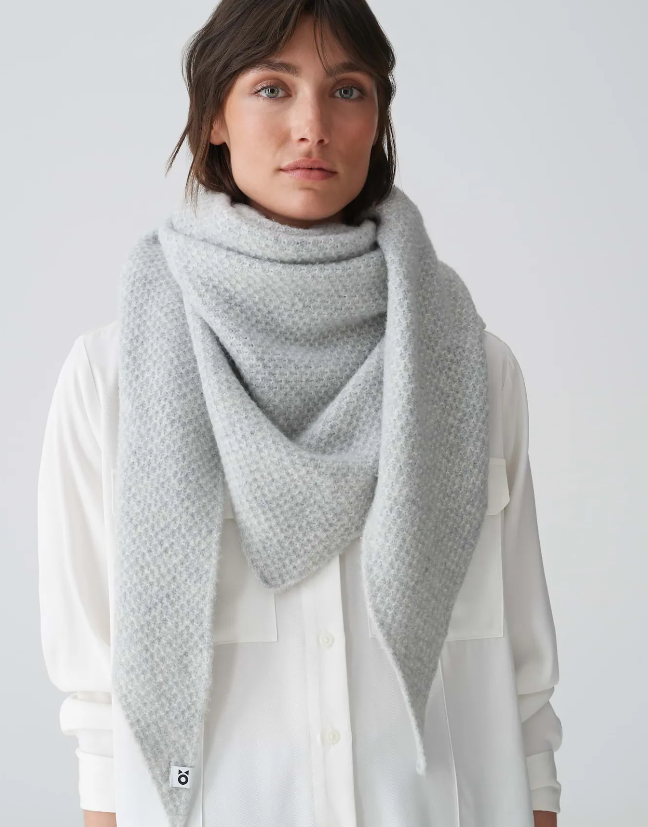 dreieckstuch_afraasi_scarf_grau_online_bestellen_1.webp OPUS Dreieckstuch Afraasi Scarf Grau Online Bestellen^Damen Accessoires