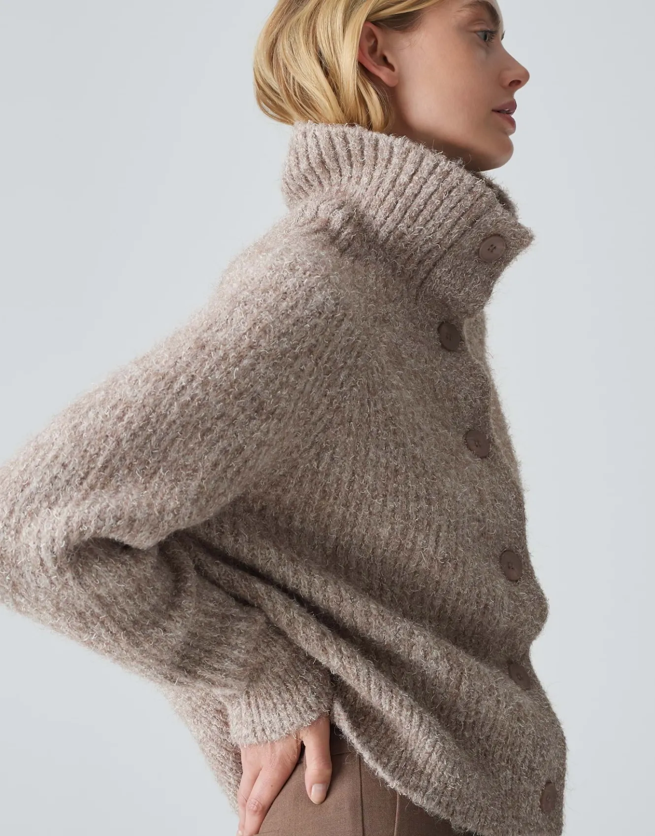 grobstrickjacke_dazzi_braun_online_bestellen_5.webp OPUS Grobstrickjacke Dazzi Braun Online Bestellen^Damen Strick