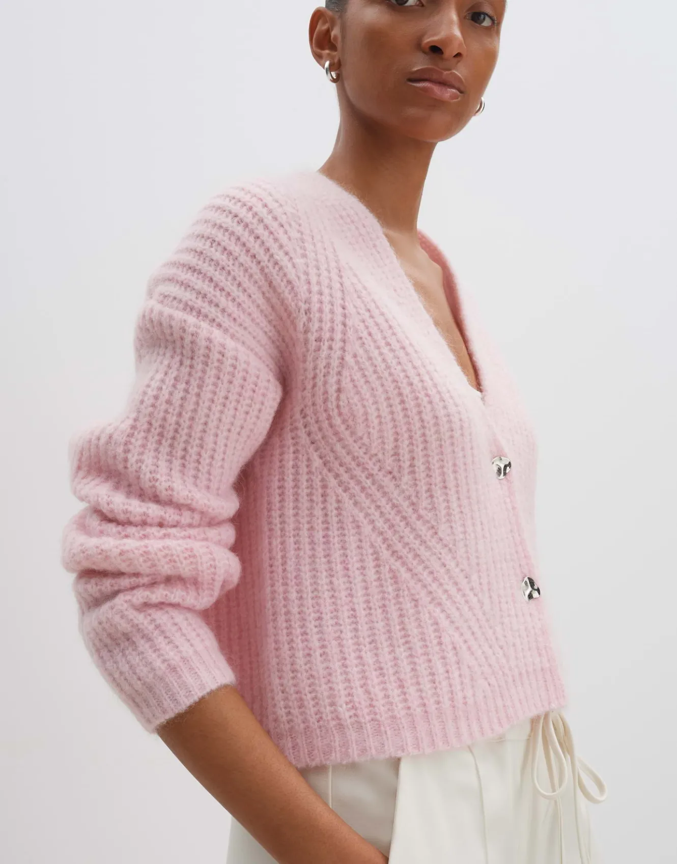 grobstrickjacke_triya_ros_online_bestellen_3.webp OPUS Grobstrickjacke Triya Rosé Online Bestellen^Damen Strick