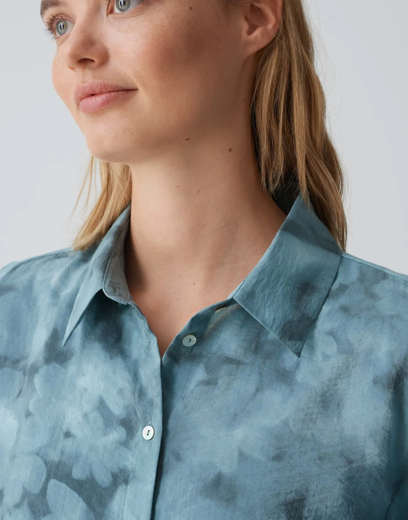 hemdbluse_falkina_faded_blau_online_bestellen_3.webp OPUS Hemdbluse Falkina Faded Blau Online Bestellen^Damen Blusen