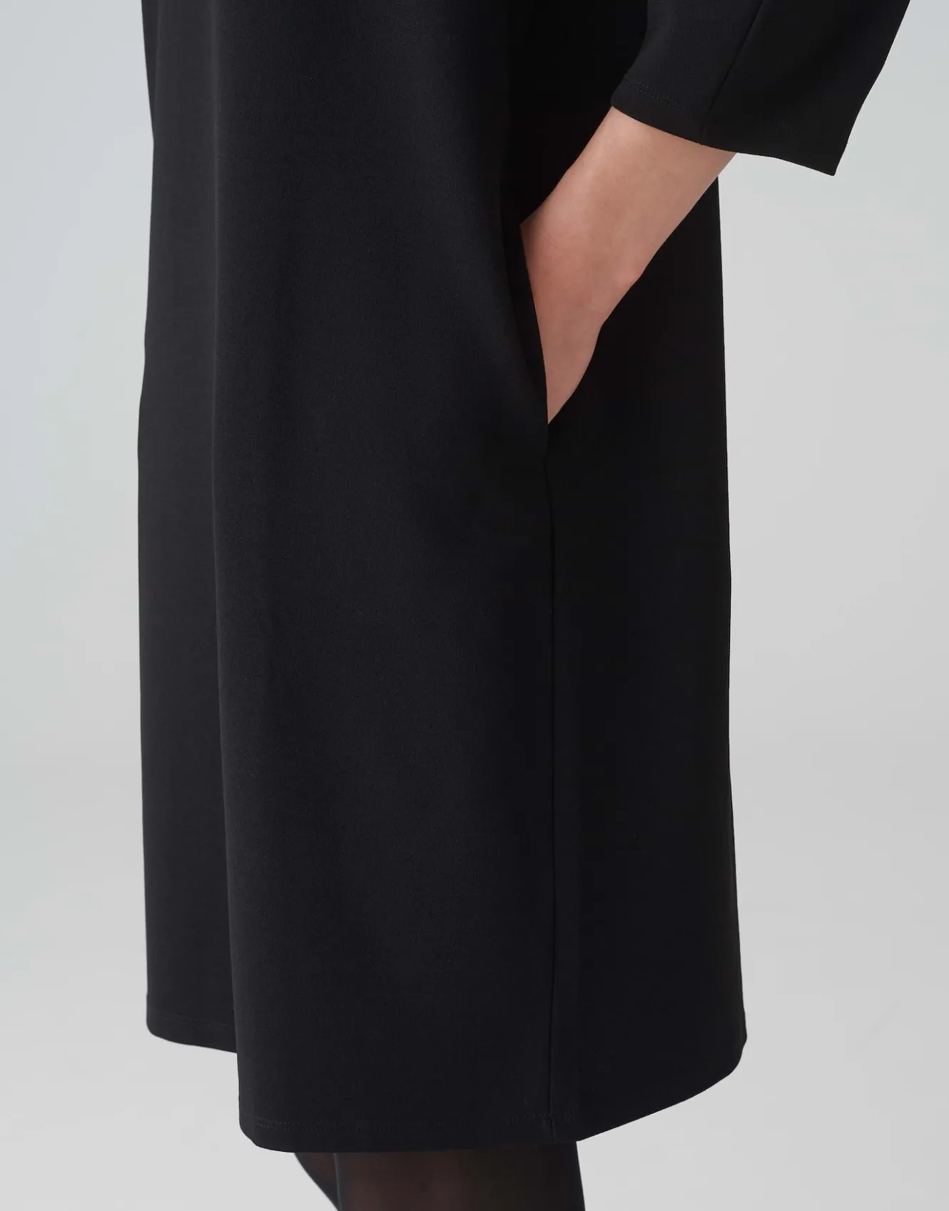 jerseykleid_wabyna_schwarz_online_bestellen_5.webp OPUS Jerseykleid Wabyna Schwarz Online Bestellen^Damen Kleider