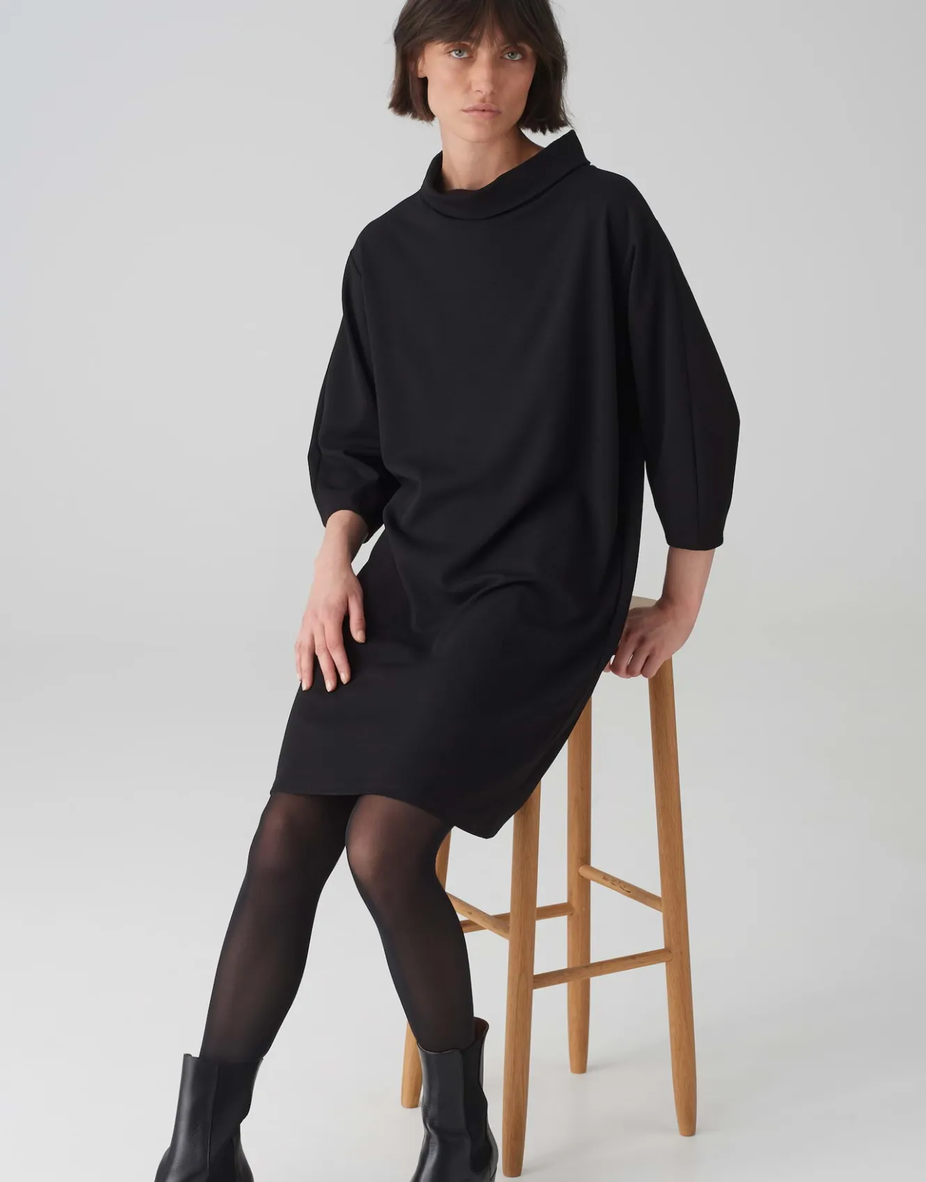 jerseykleid_wabyna_schwarz_online_bestellen_9.webp OPUS Jerseykleid Wabyna Schwarz Online Bestellen^Damen Kleider