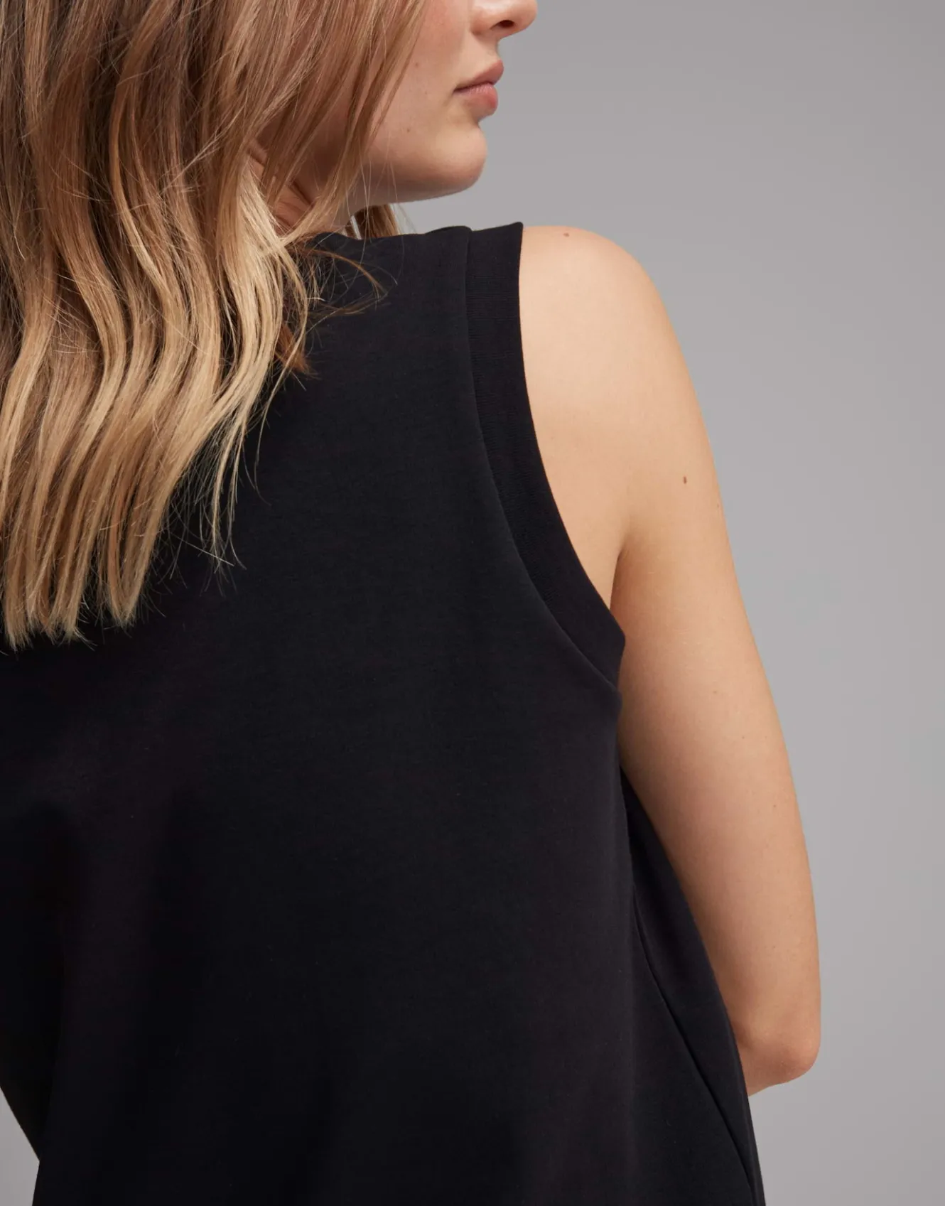 jerseytop_ilayda_schwarz_online_bestellen_4.webp OPUS Jerseytop Ilayda Schwarz Online Bestellen^Damen Basics | Shirts