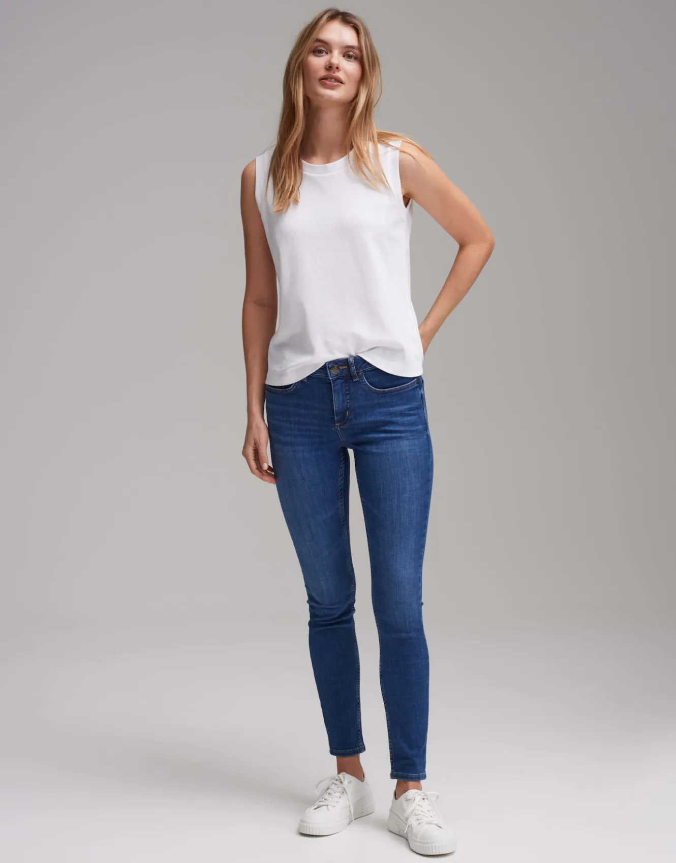 jerseytop_ilayda_wei_online_bestellen_0.webp OPUS Jerseytop Ilayda Weiß Online Bestellen^Damen Basics | Shirts