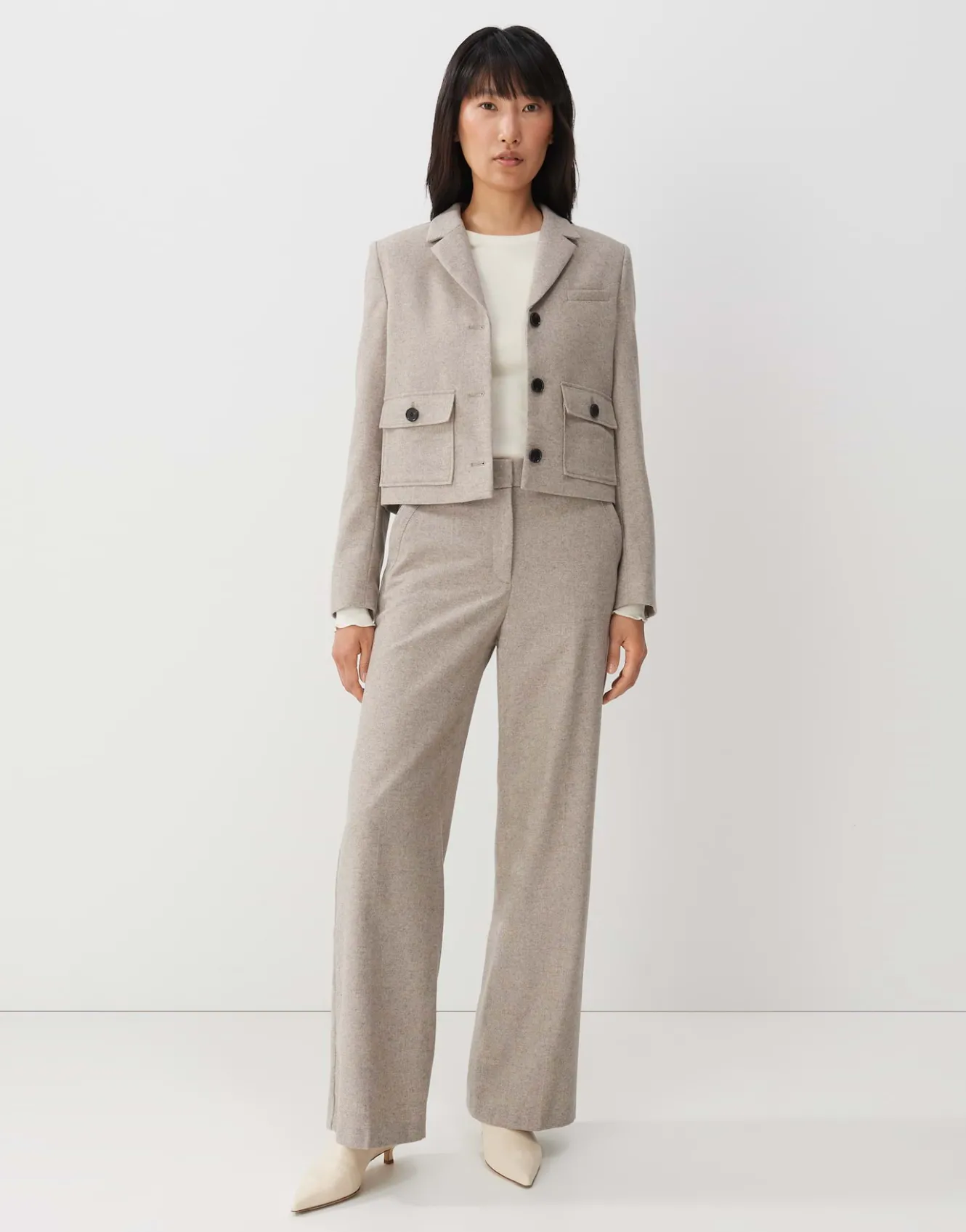 kurzblazer_naine_beige_online_bestellen_5.webp OPUS Kurzblazer Naine Beige Online Bestellen^Damen Blazer / Westen
