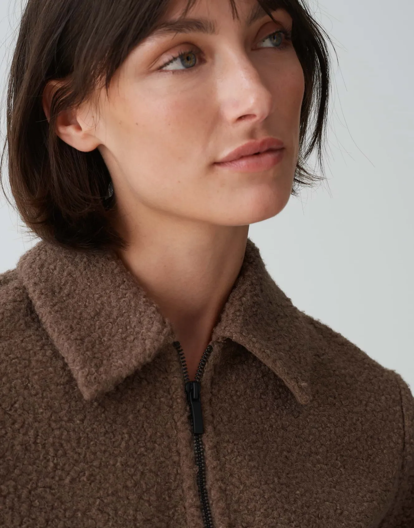 kurzjacke_holma_braun_online_bestellen_4.webp OPUS Kurzjacke Holma Braun Online Bestellen^Damen Jacken / Mäntel | Blazer / Westen