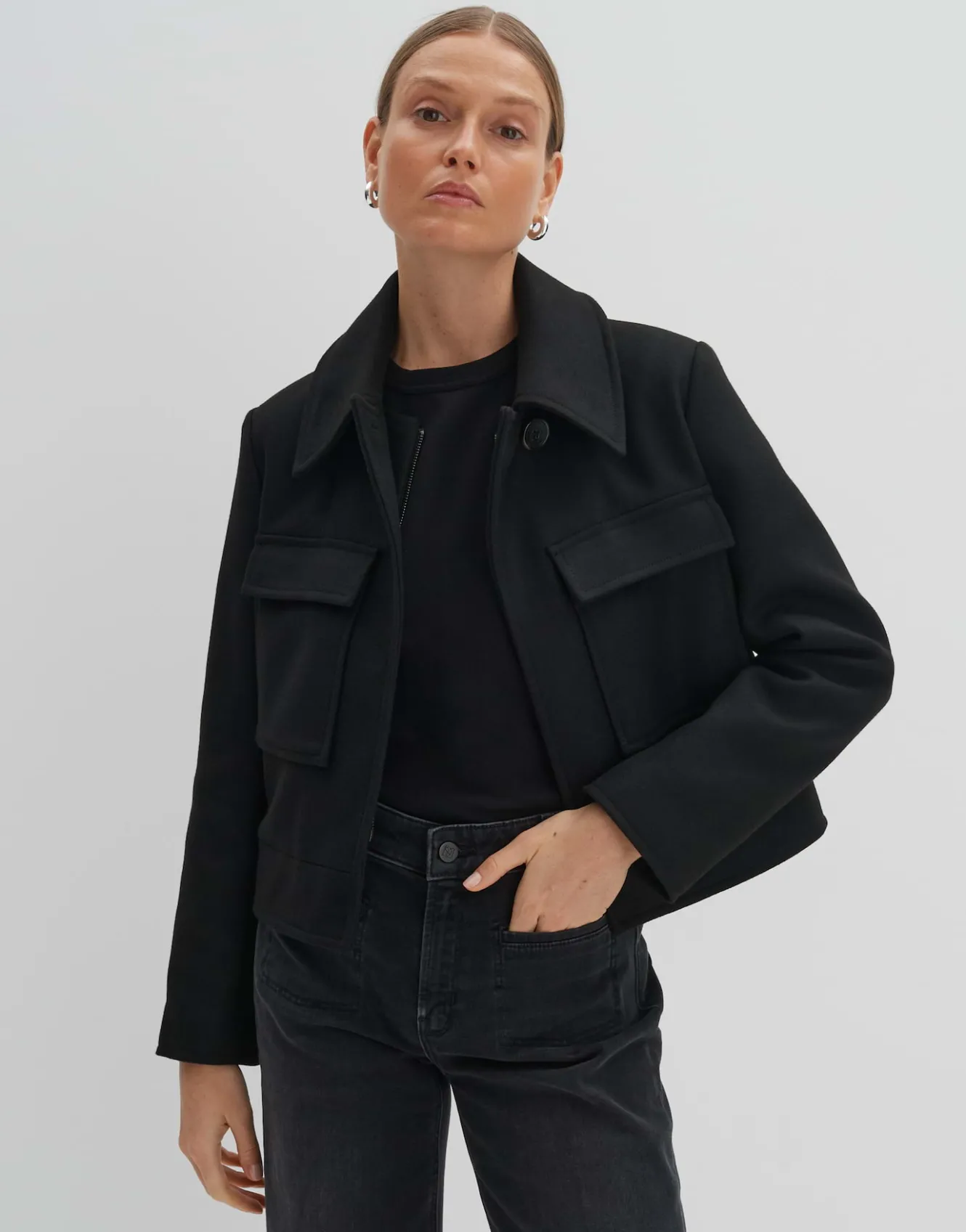 kurzjacke_najali_schwarz_online_bestellen_1.webp OPUS Kurzjacke Najali Schwarz Online Bestellen^Damen Jacken / Mäntel