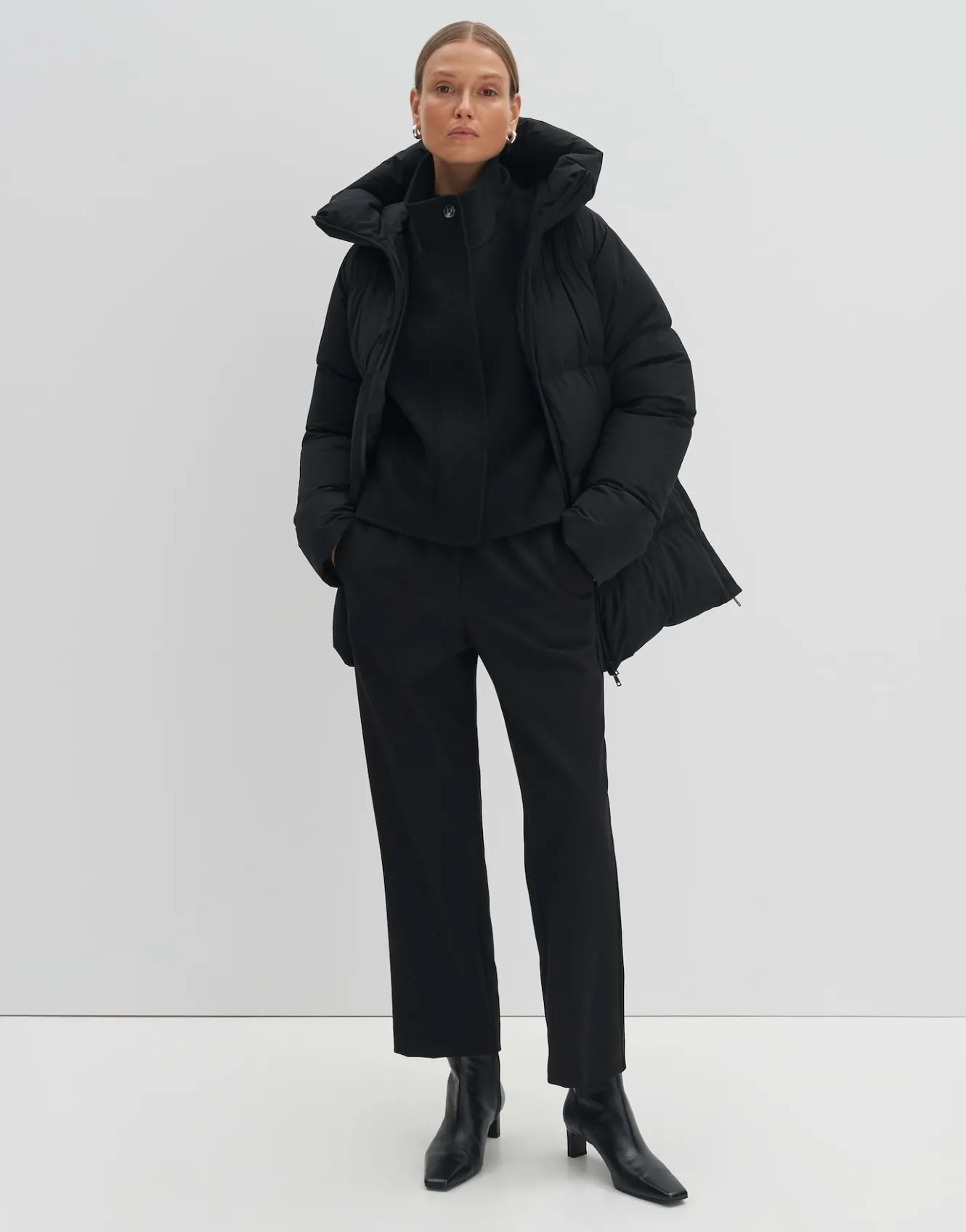 kurzjacke_varah_detail_schwarz_online_bestellen_6.webp OPUS Kurzjacke Varah Detail Schwarz Online Bestellen^Damen Jacken / Mäntel