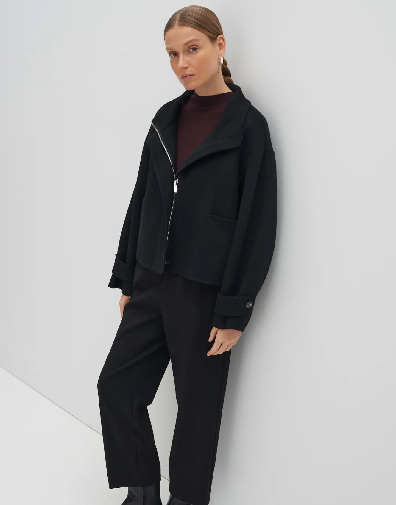 kurzjacke_varah_detail_schwarz_online_bestellen_8.webp OPUS Kurzjacke Varah Detail Schwarz Online Bestellen^Damen Jacken / Mäntel