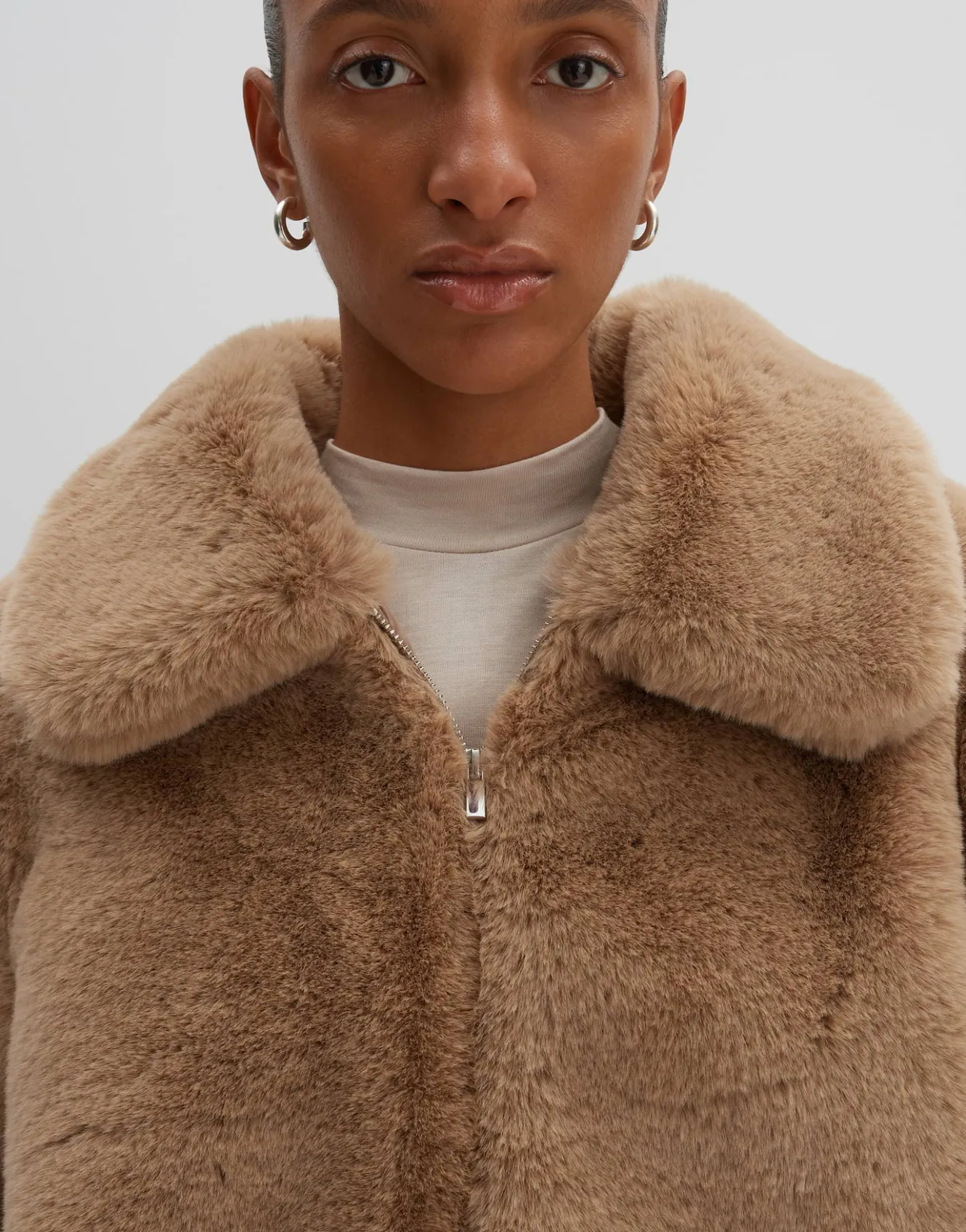 kurzjacke_variah_beige_online_bestellen_4.webp OPUS Kurzjacke Variah Beige Online Bestellen^Damen Jacken / Mäntel