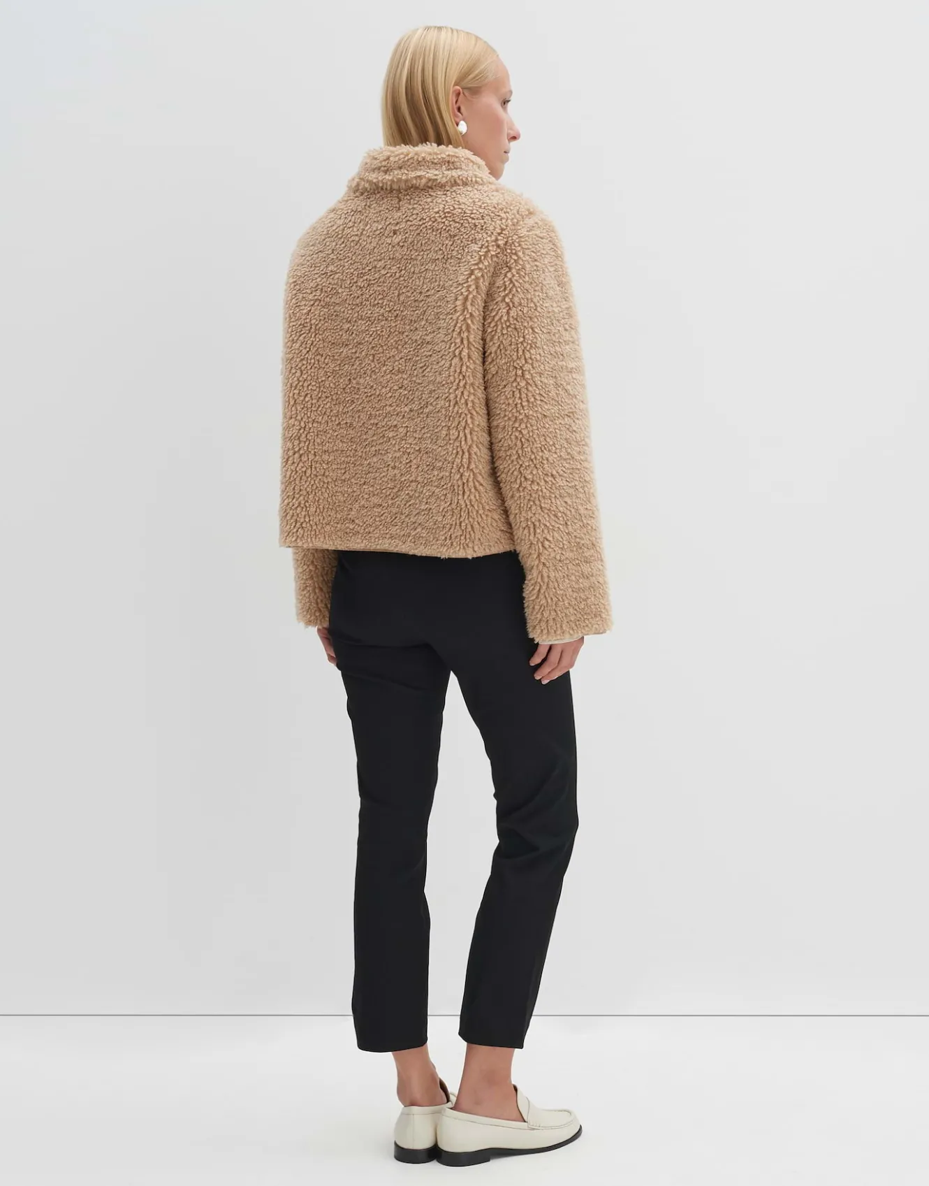 kurzjacke_variett_beige_online_bestellen_2.webp OPUS Kurzjacke Variett Beige Online Bestellen^Damen Jacken / Mäntel