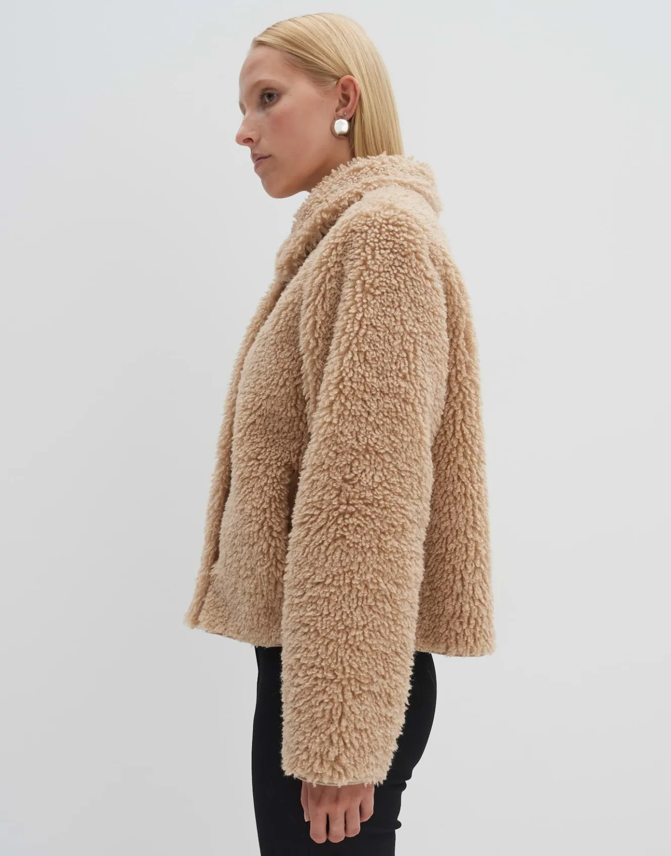 kurzjacke_variett_beige_online_bestellen_3.webp OPUS Kurzjacke Variett Beige Online Bestellen^Damen Jacken / Mäntel