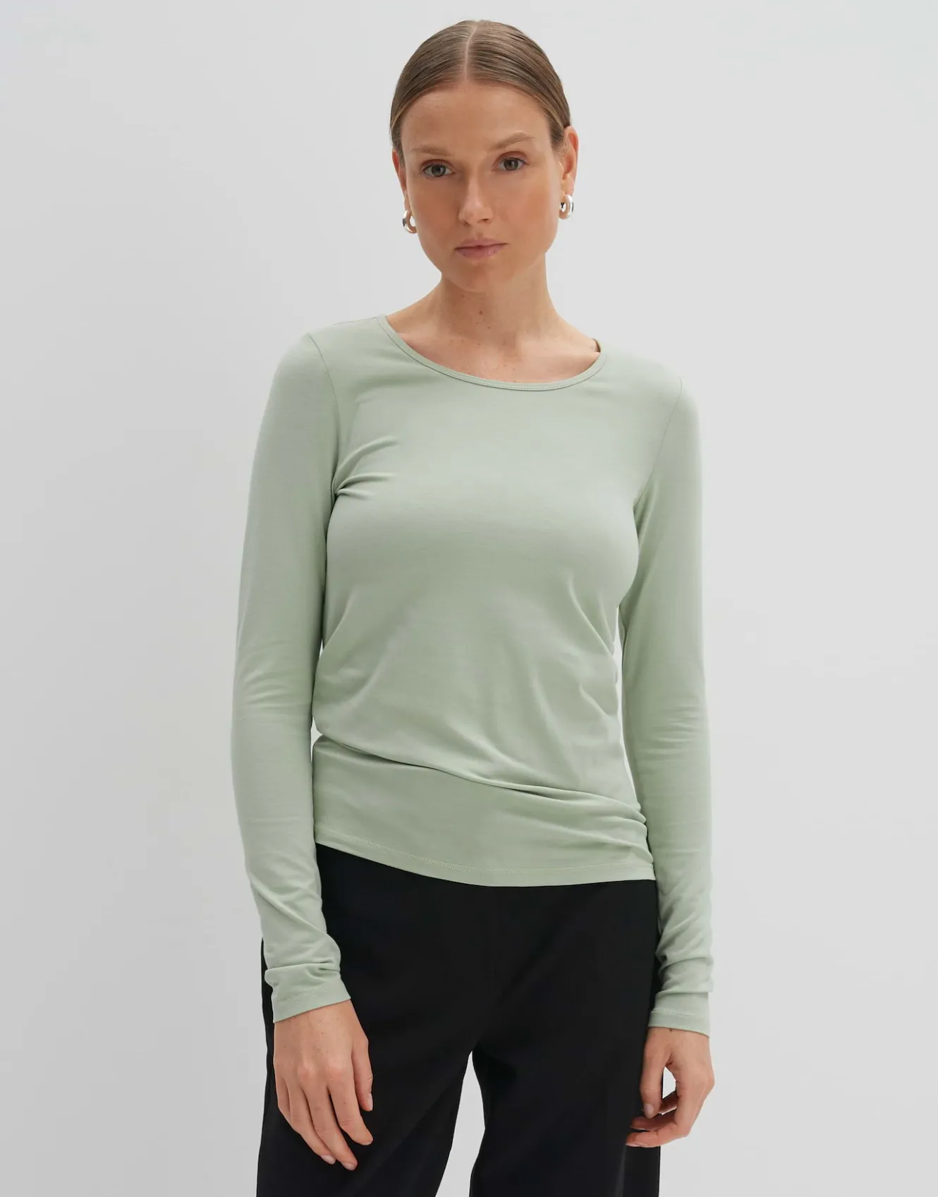 langarmshirt_kalia_grn_online_bestellen_1.webp OPUS Langarmshirt Kalia Grün Online Bestellen^Damen Basics | Shirts