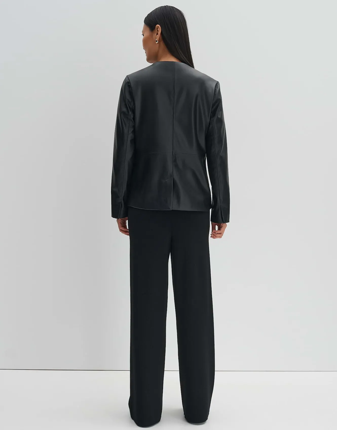 lederblazer_noebe_schwarz_online_bestellen_2.webp OPUS Lederblazer Noebe Schwarz Online Bestellen^Damen Blazer / Westen