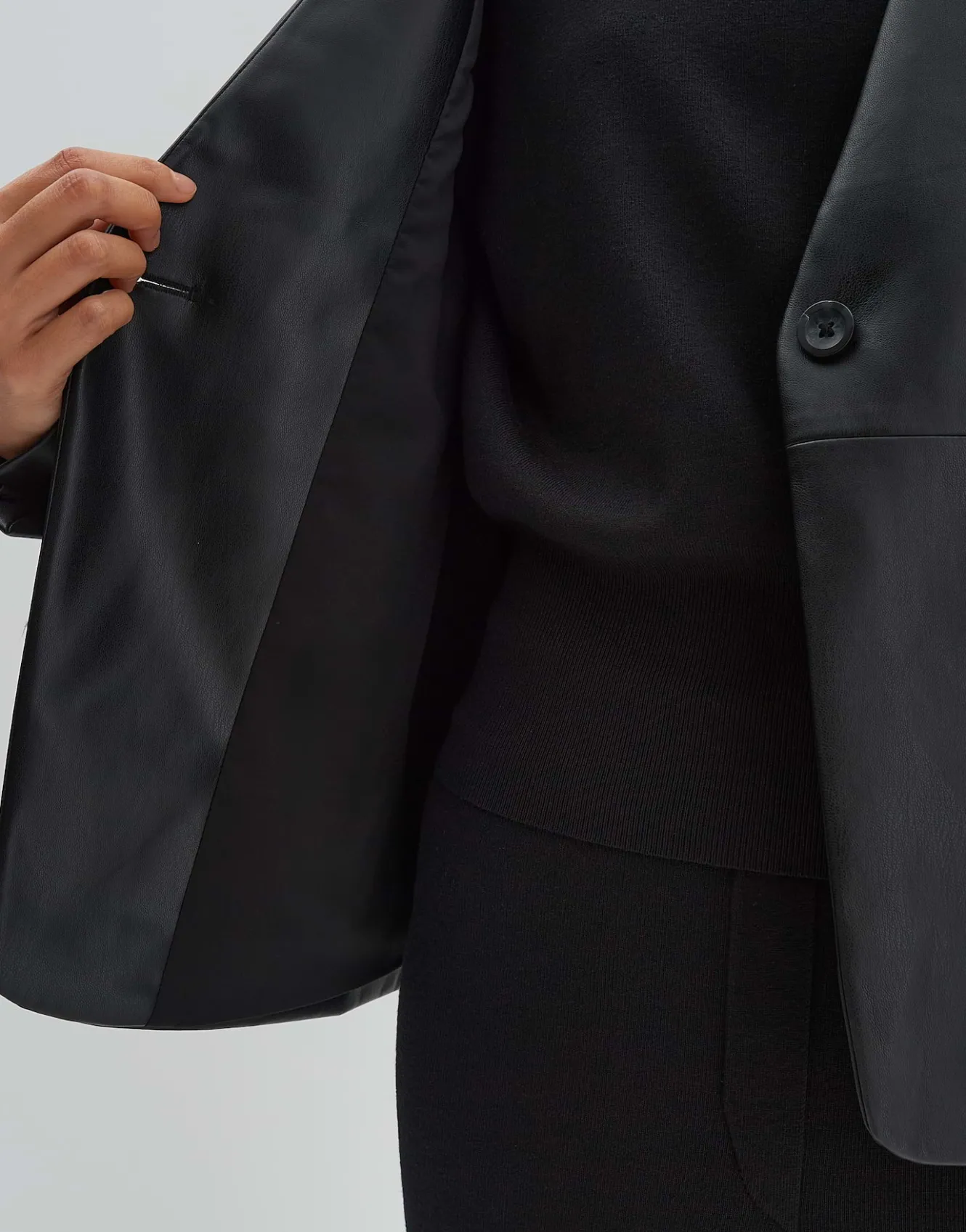 lederblazer_noebe_schwarz_online_bestellen_6.webp OPUS Lederblazer Noebe Schwarz Online Bestellen^Damen Blazer / Westen