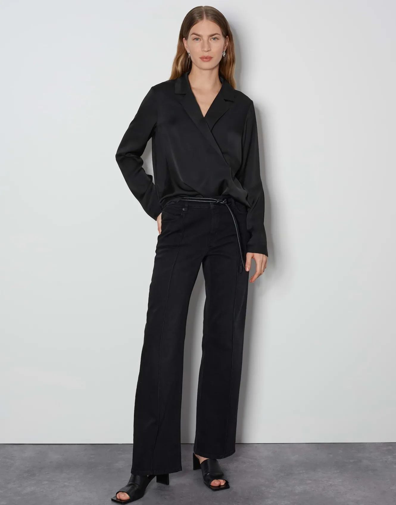 long_flared_jeans_carie_line_schwarz_online_bestellen_6.webp OPUS Long Flared Jeans Carie Line Schwarz Online Bestellen^Damen Jeans