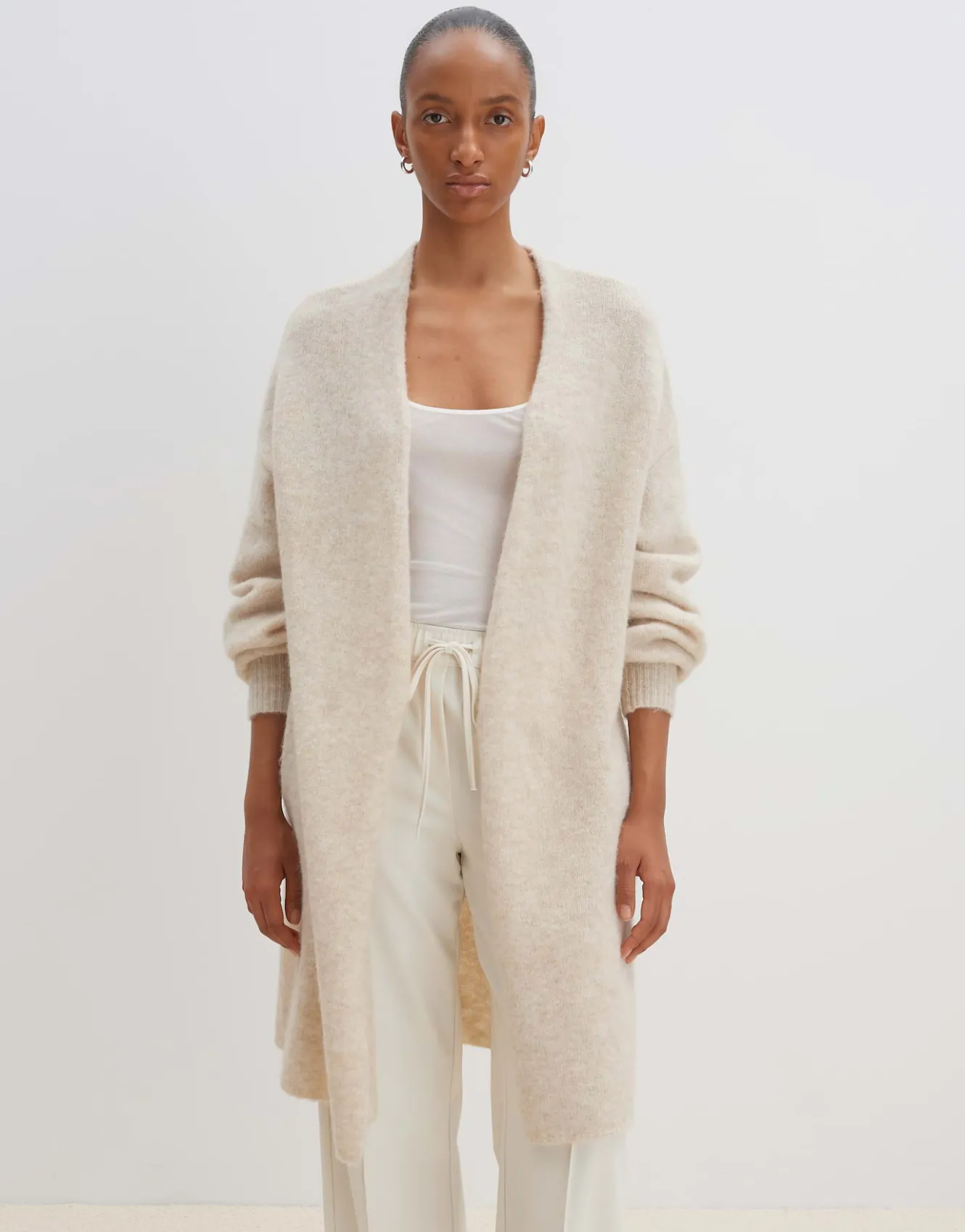 longstrickjacke_taleja_beige_online_bestellen_1.webp OPUS Longstrickjacke Taleja Beige Online Bestellen^Damen Strick