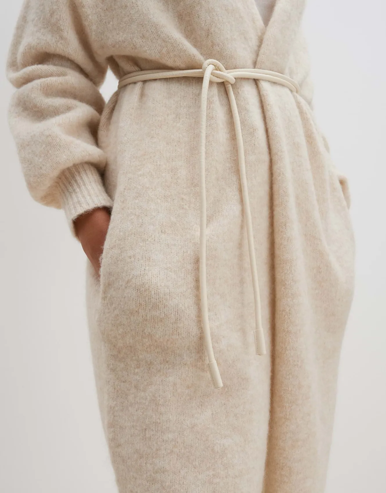 longstrickjacke_taleja_beige_online_bestellen_5.webp OPUS Longstrickjacke Taleja Beige Online Bestellen^Damen Strick