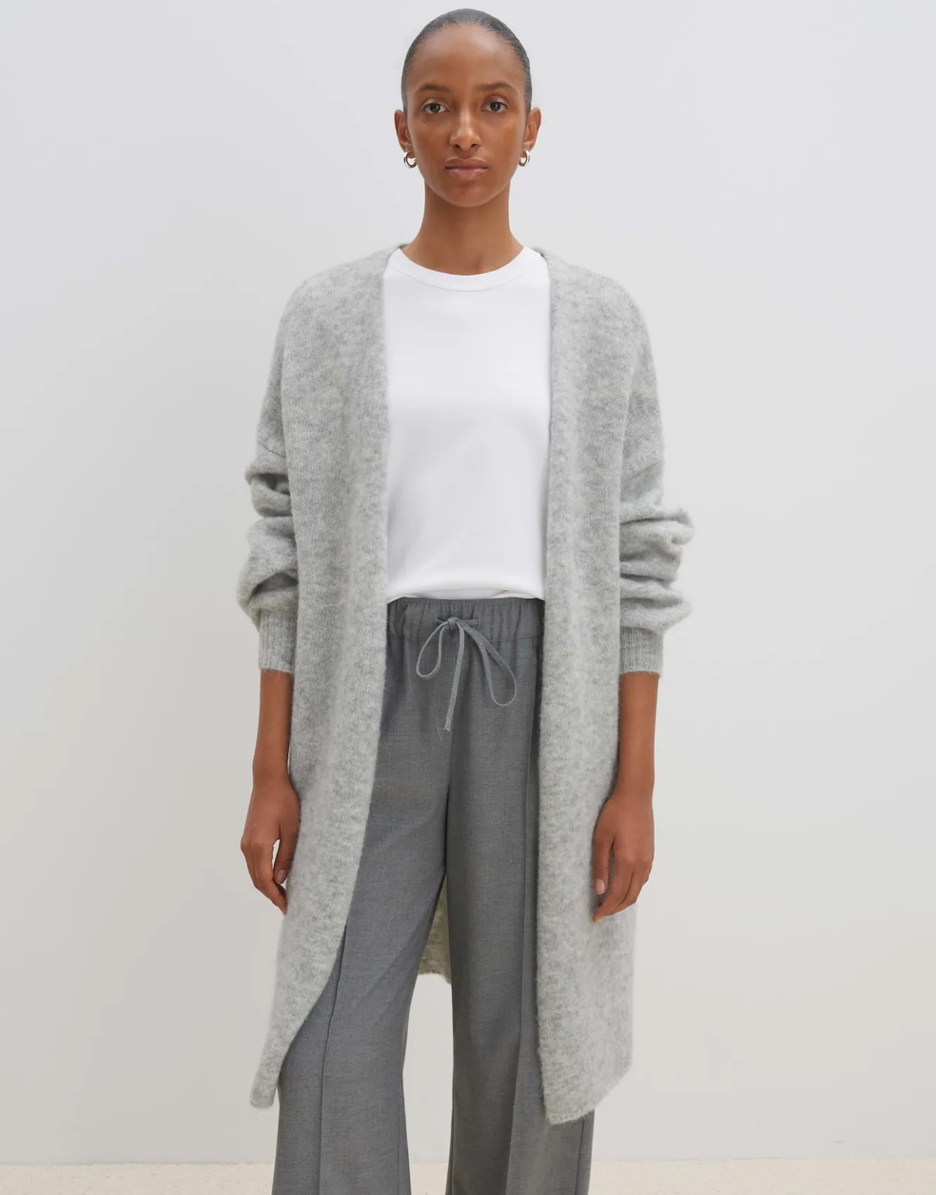 longstrickjacke_taleja_grau_online_bestellen_1.webp OPUS Longstrickjacke Taleja Grau Online Bestellen^Damen Strick