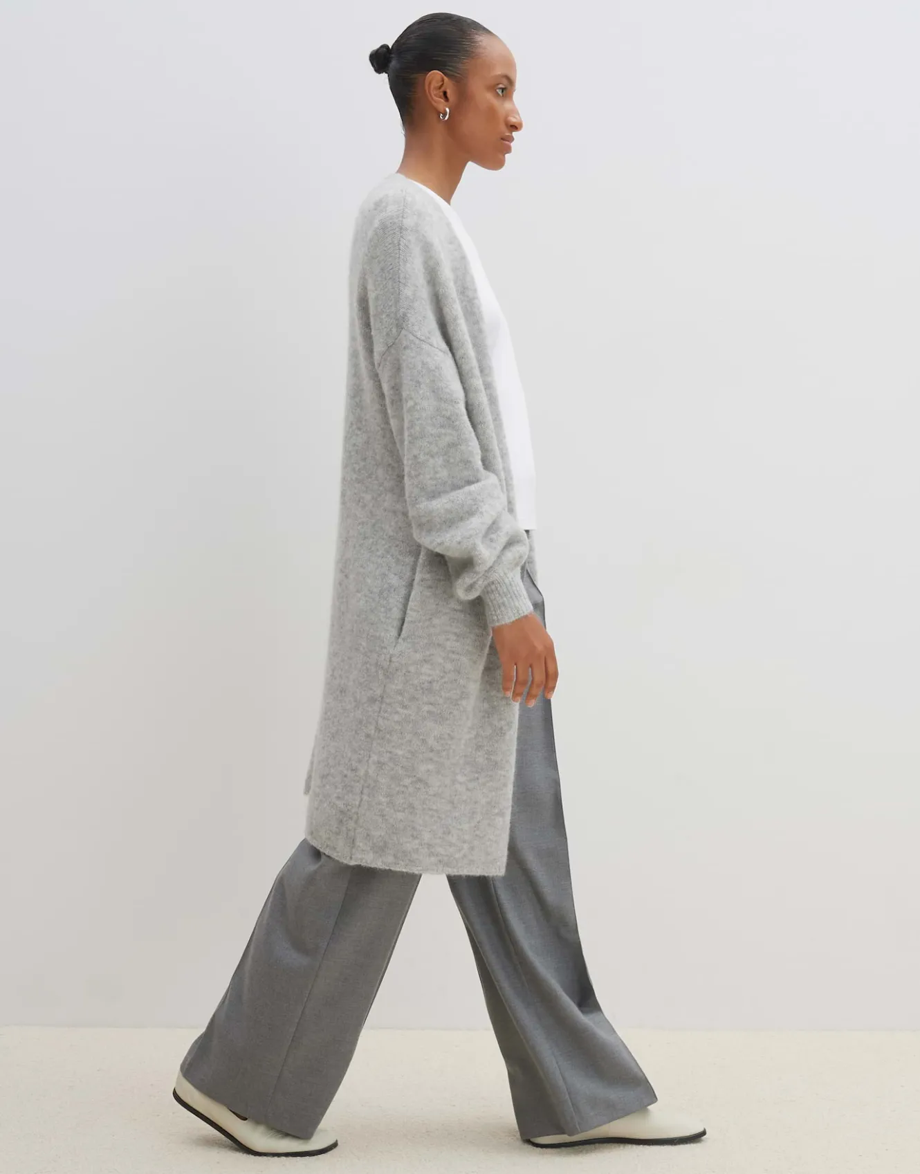 longstrickjacke_taleja_grau_online_bestellen_3.webp OPUS Longstrickjacke Taleja Grau Online Bestellen^Damen Strick