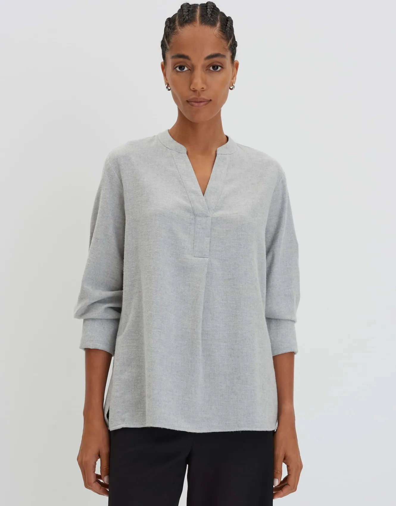 oversize_bluse_zanell_grau_online_bestellen_1.webp OPUS Oversize Bluse Zanell Grau Online Bestellen^Damen Blusen